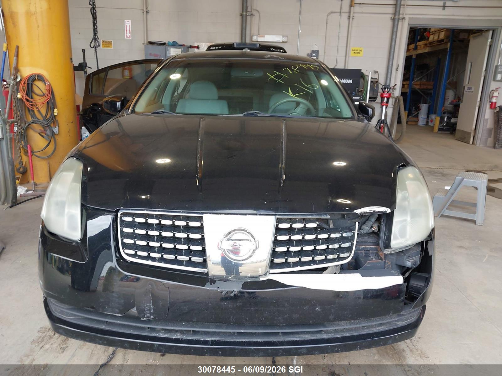 NISSAN MAXIMA image 11