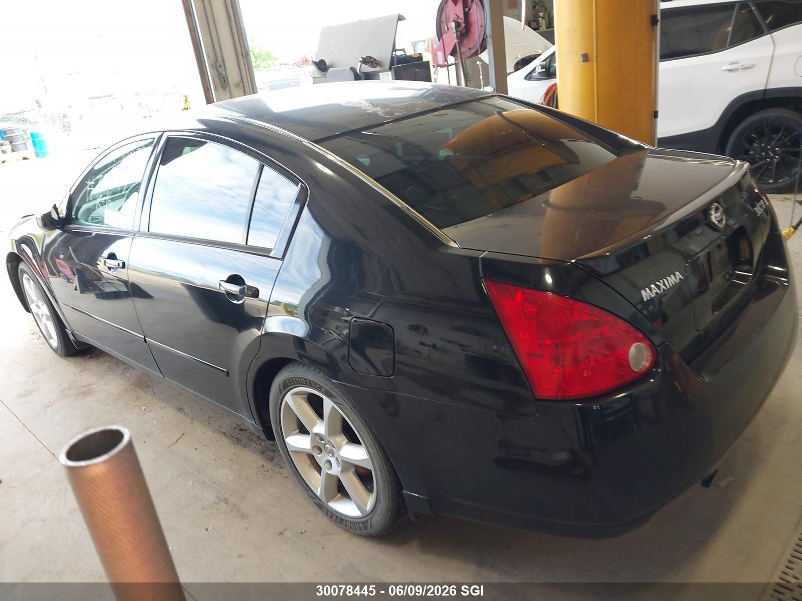 NISSAN MAXIMA image 3