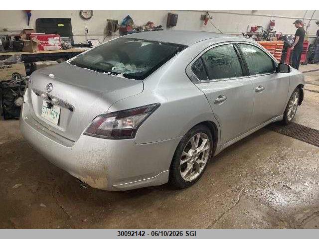 NISSAN MAXIMA image 11