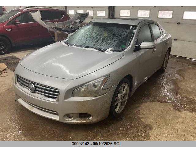 NISSAN MAXIMA image 2