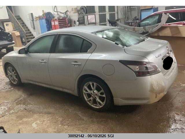 NISSAN MAXIMA image 4