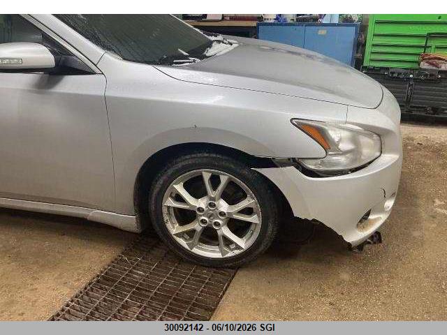 NISSAN MAXIMA image 5