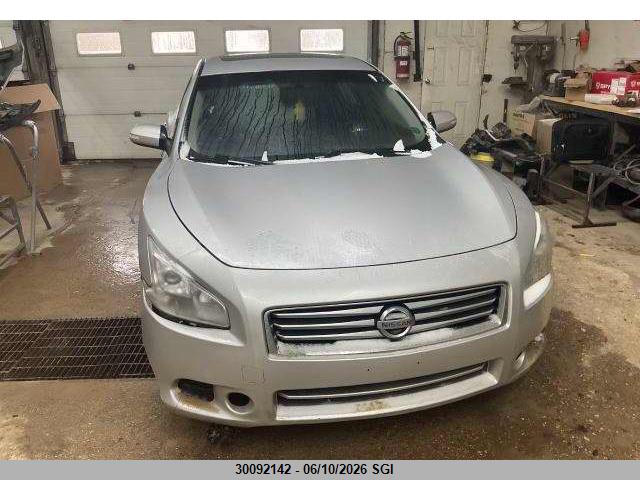 NISSAN MAXIMA image 8