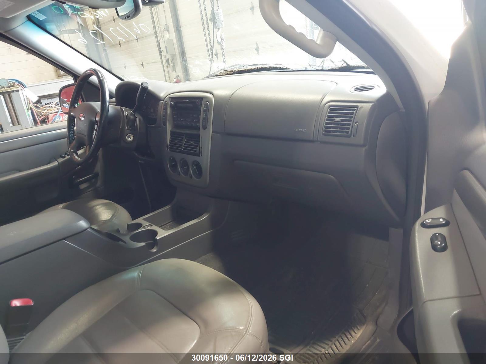 FORD EXPLORER image 5