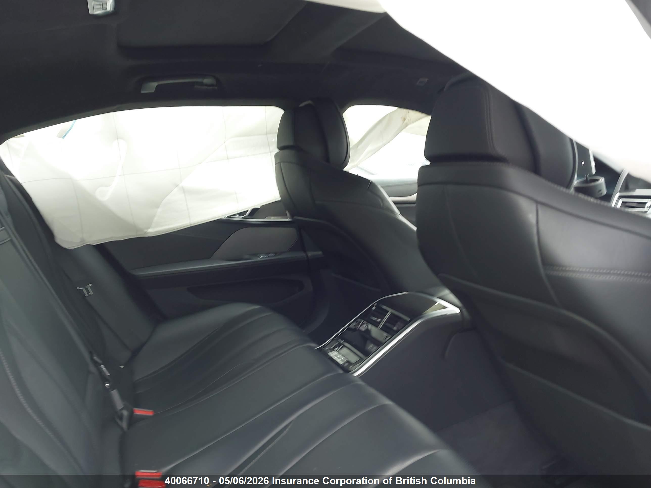 BMW M850XI image 8