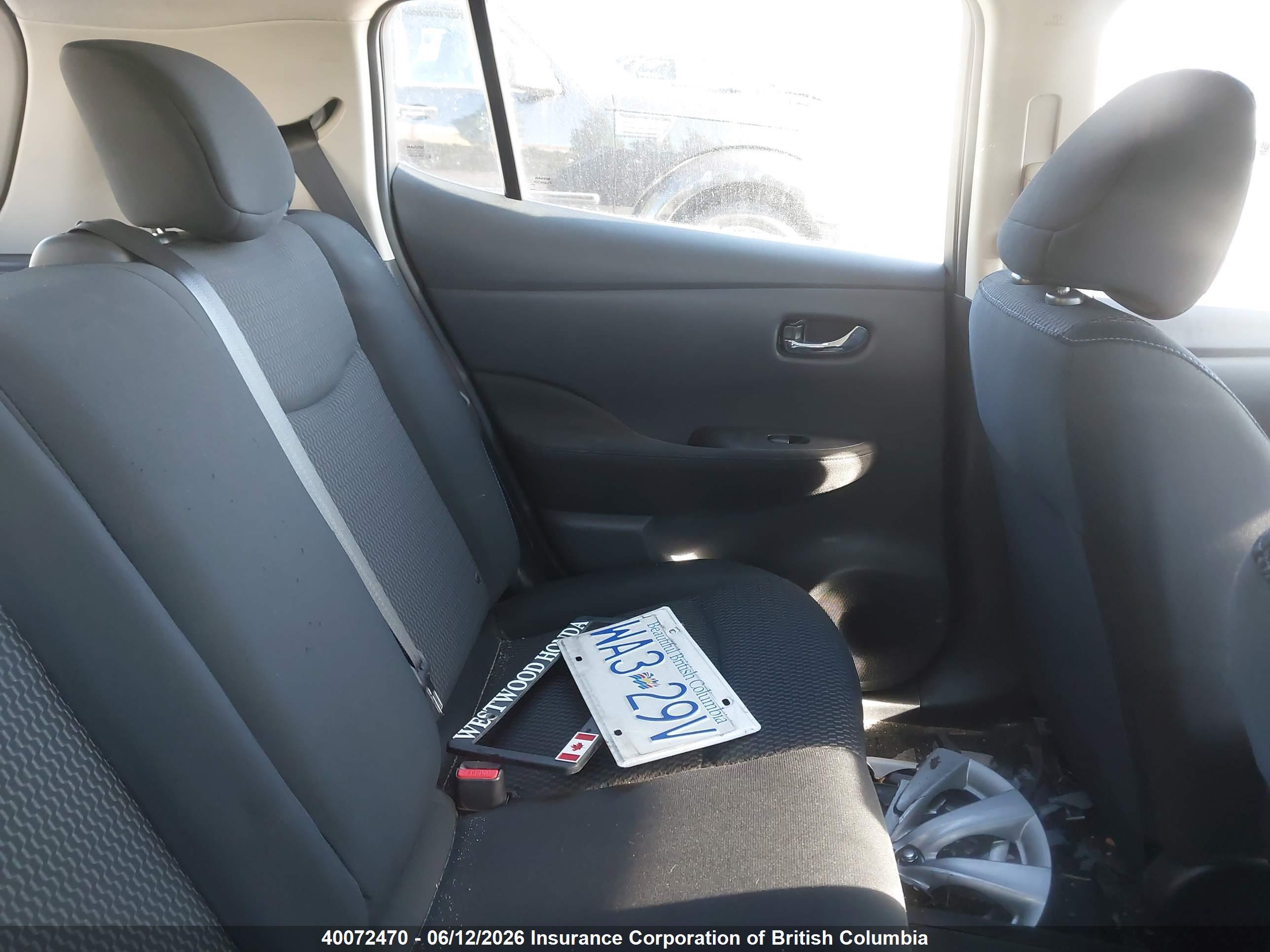 NISSAN LEAF image 8