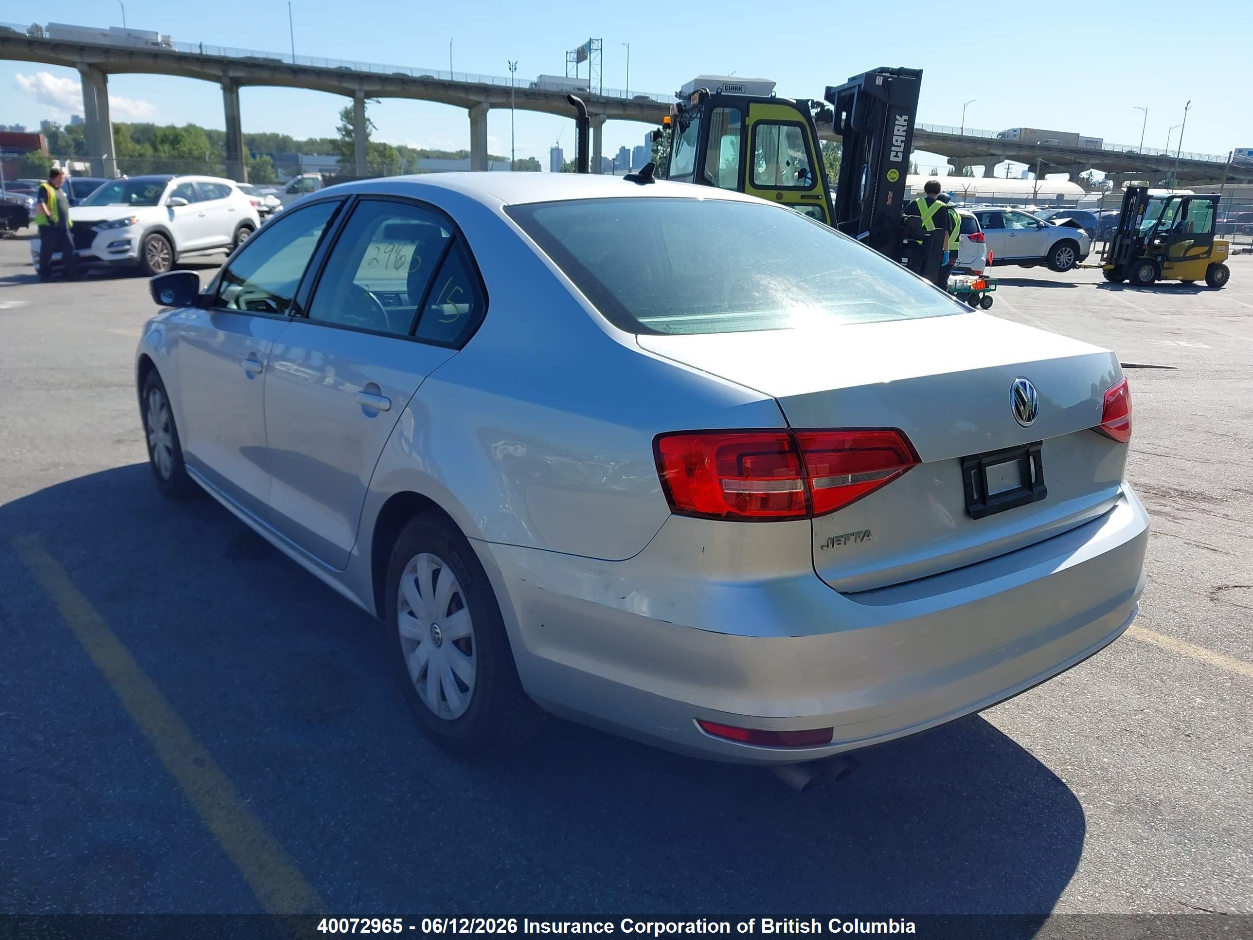 VOLKSWAGEN JETTA image 3