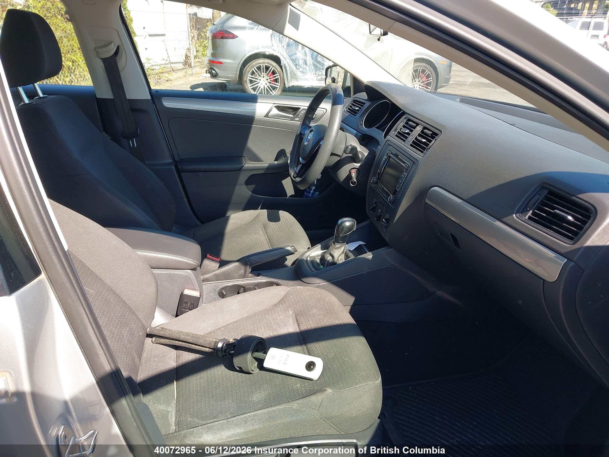 VOLKSWAGEN JETTA image 5