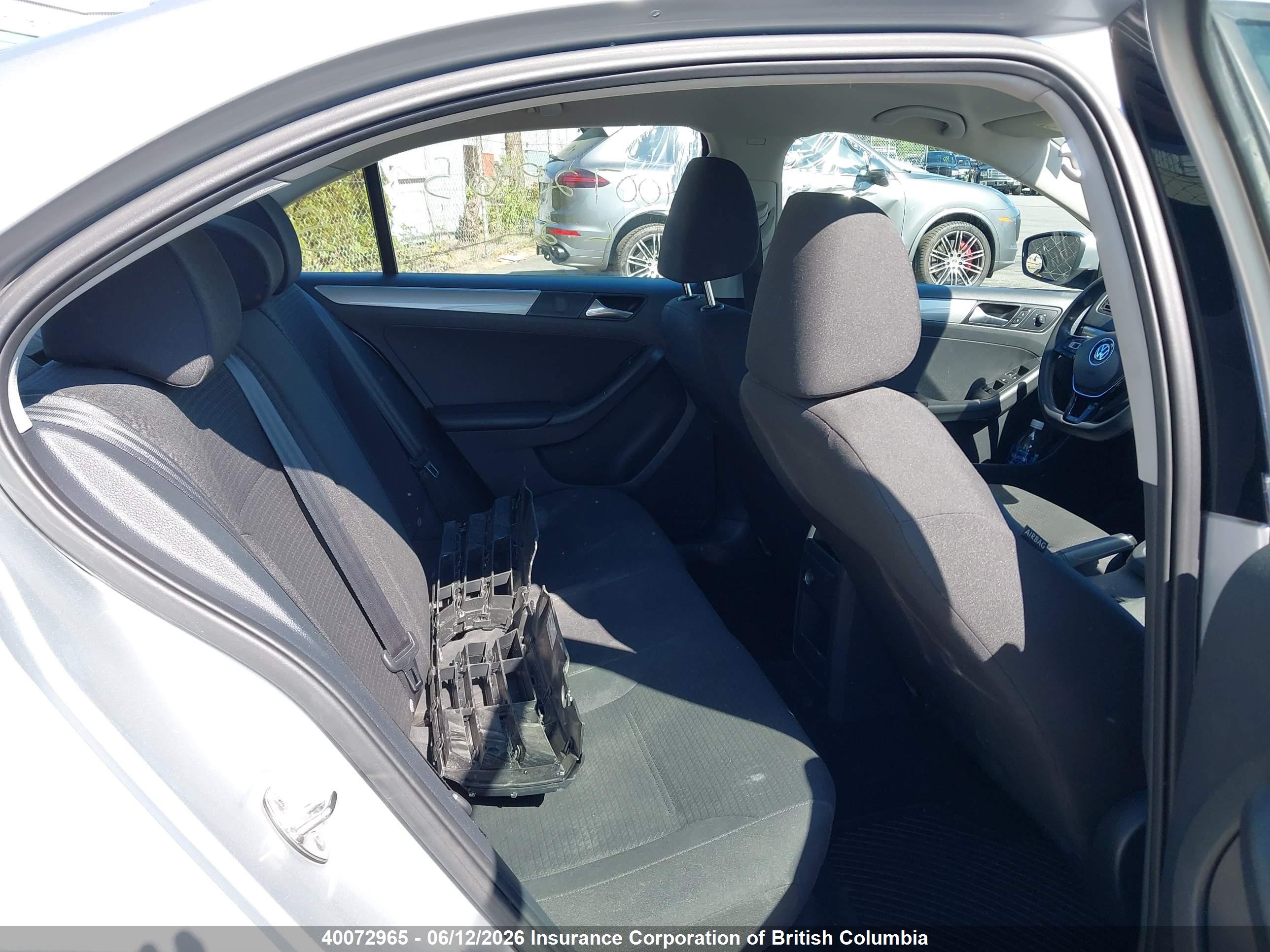 VOLKSWAGEN JETTA image 8