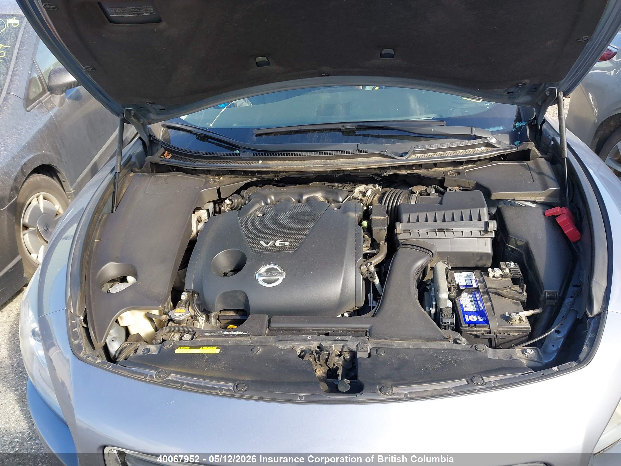 NISSAN MAXIMA image 10