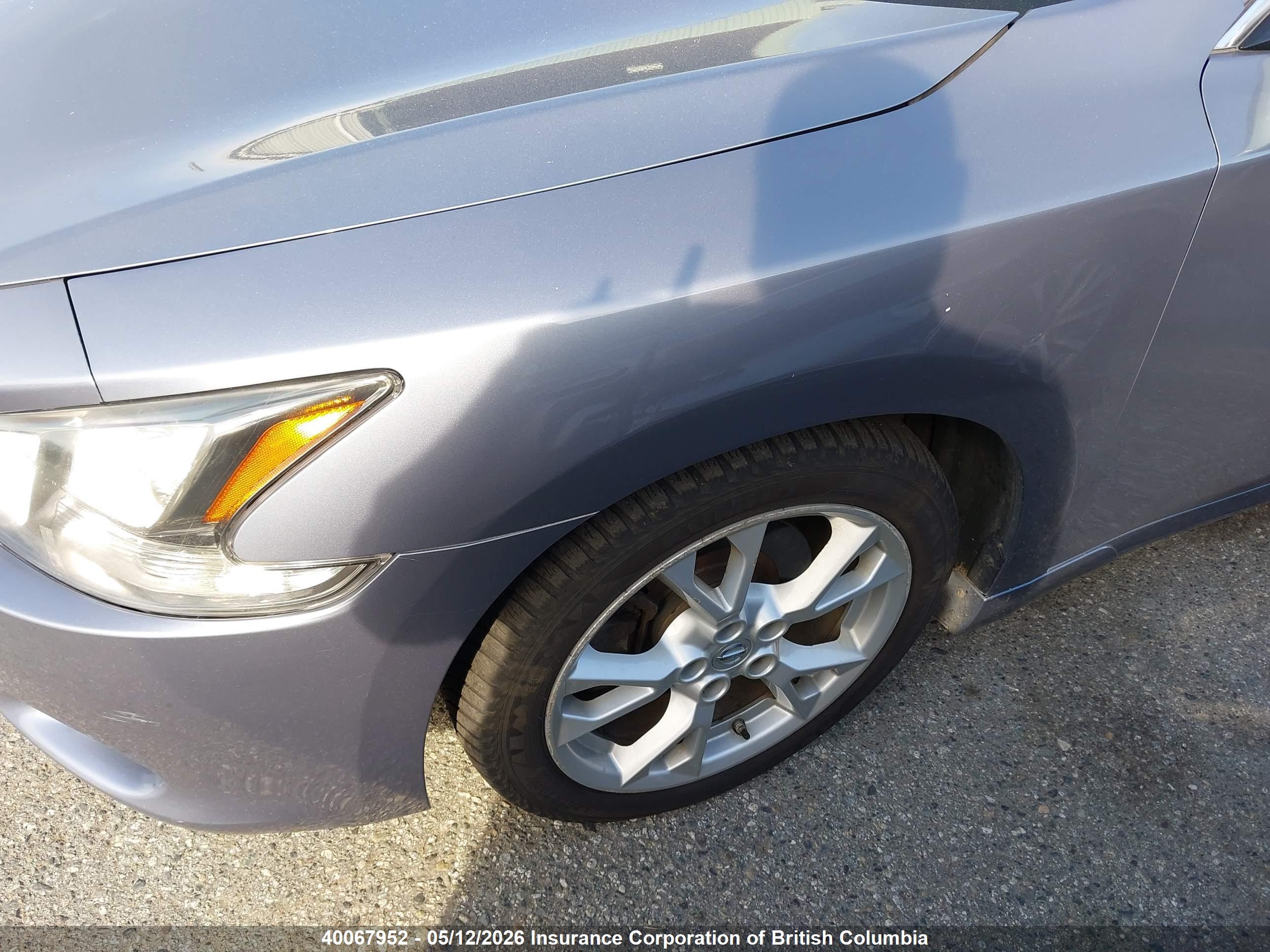 NISSAN MAXIMA image 2