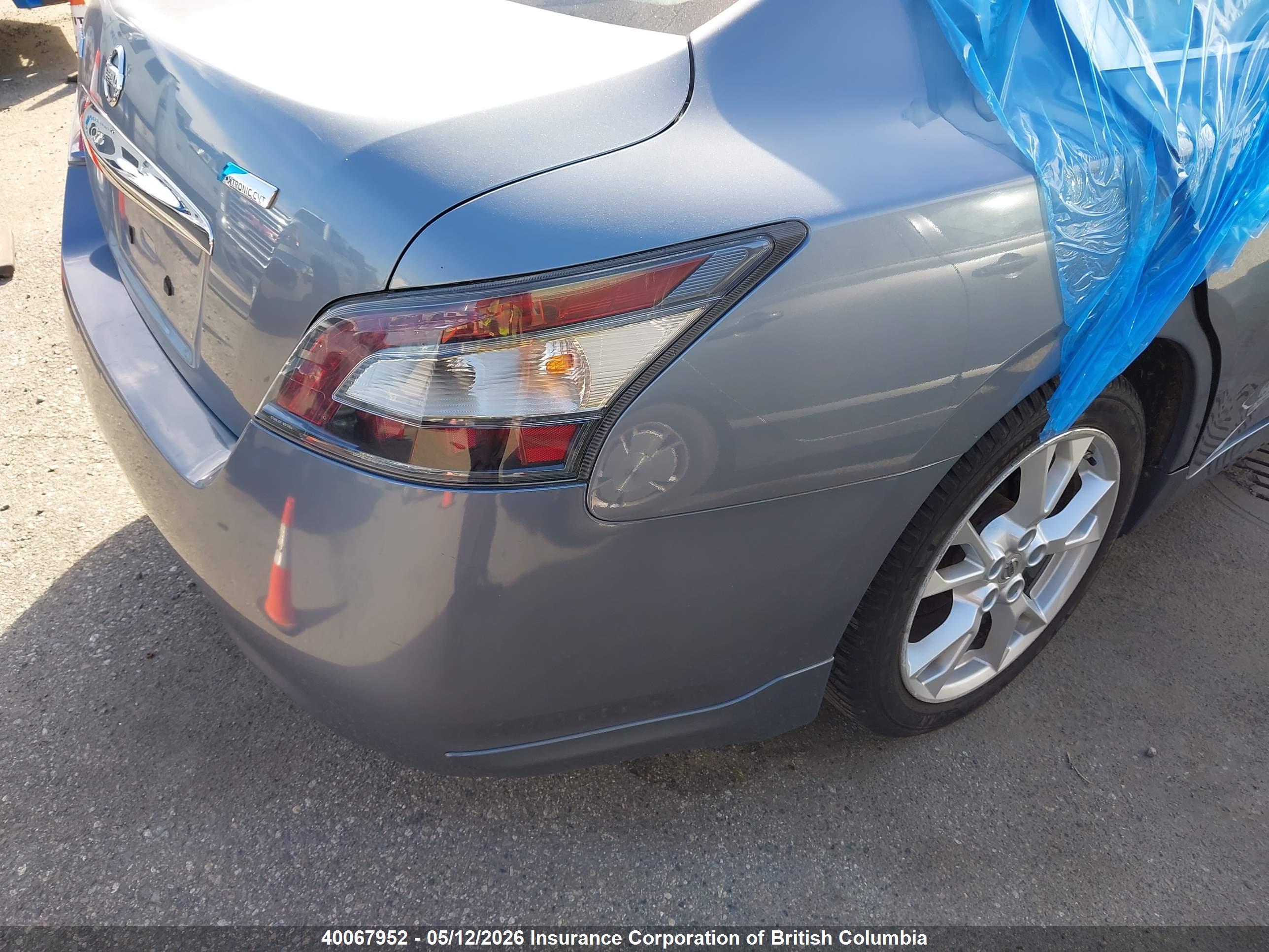 NISSAN MAXIMA image 4