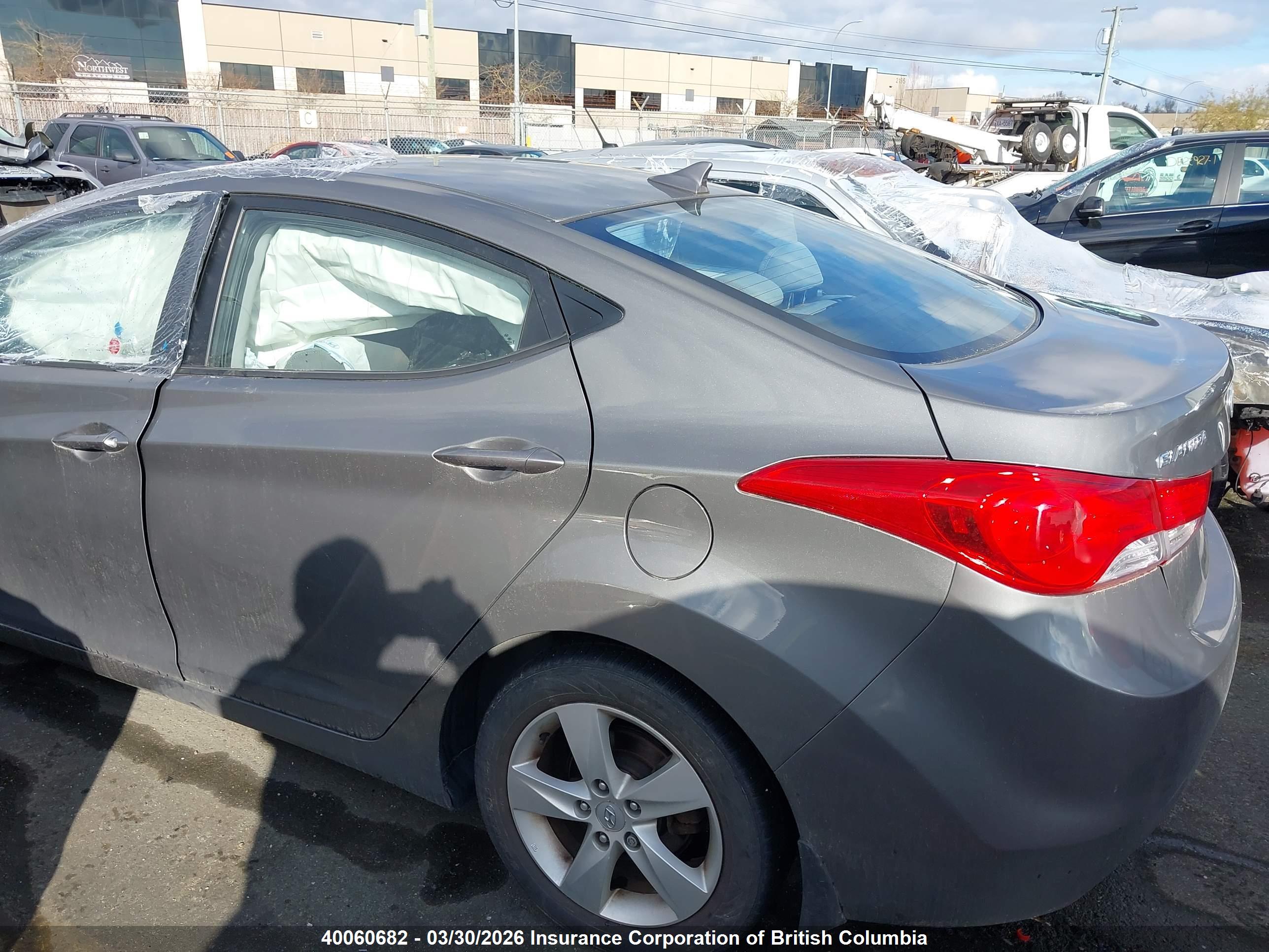 HYUNDAI ELANTRA image 3