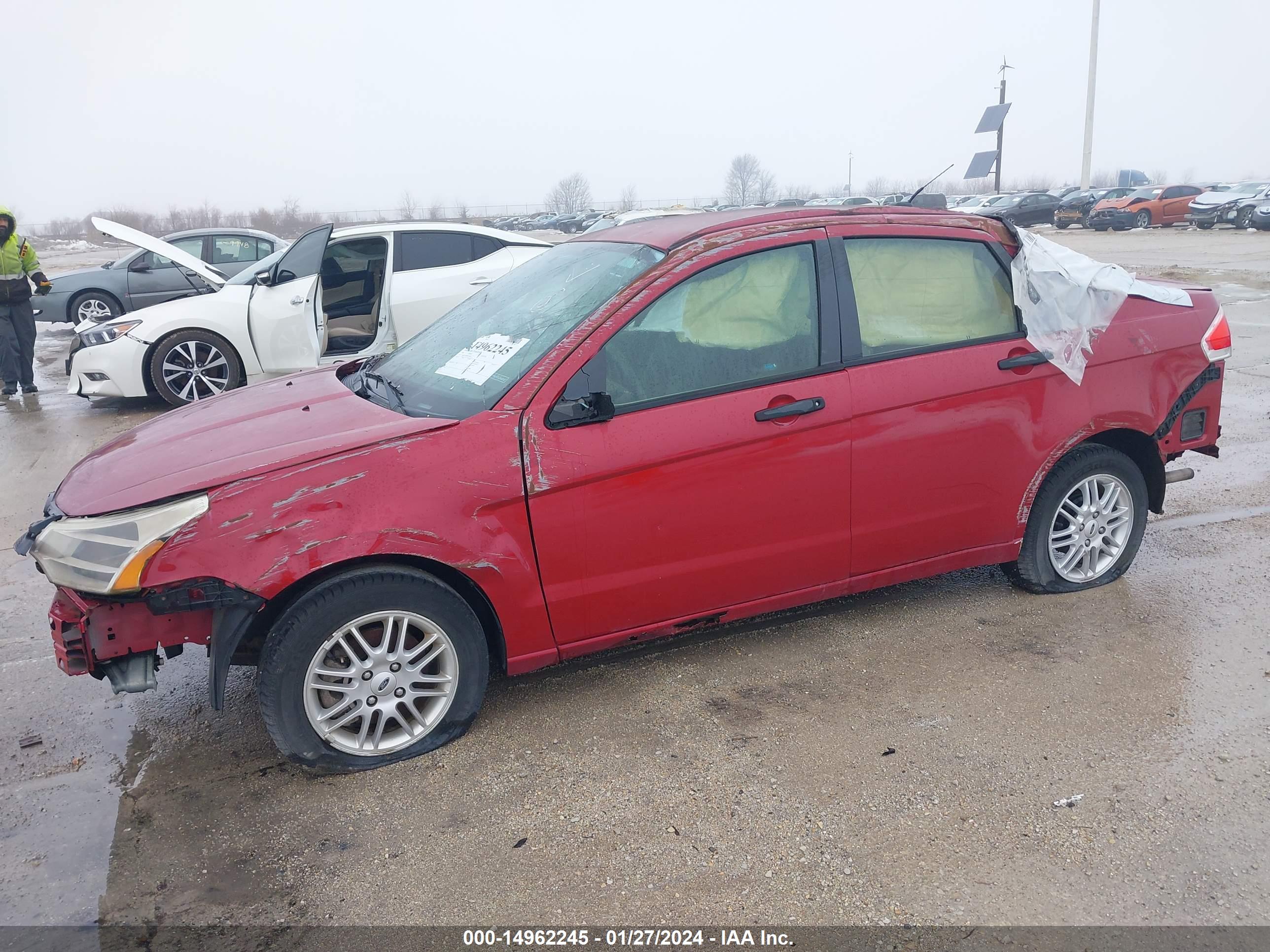 FORD FOCUS image 2