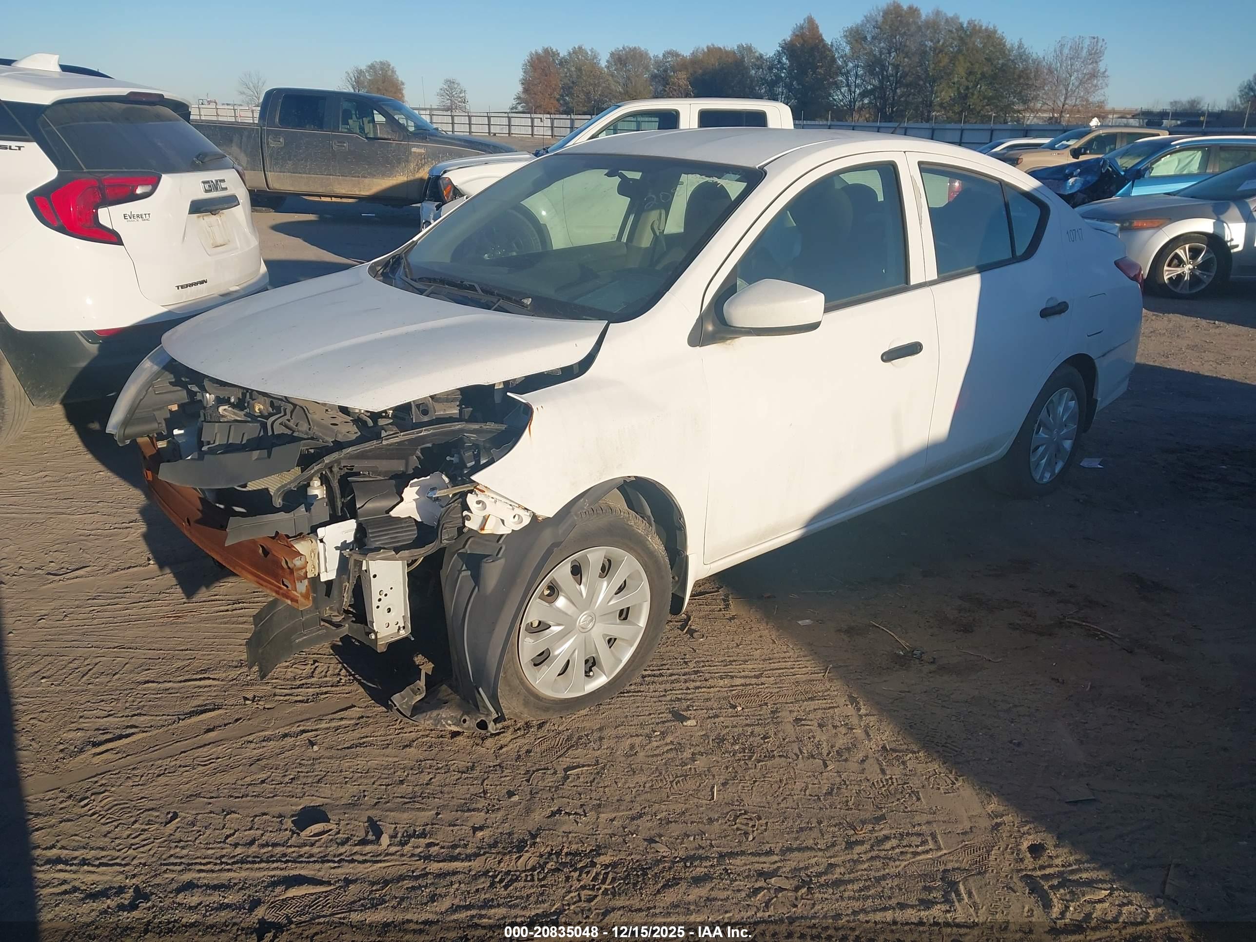 NISSAN VERSA image 2