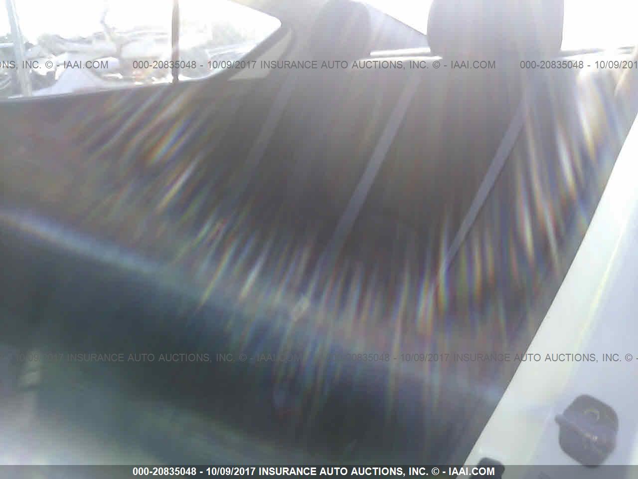 NISSAN VERSA image 8