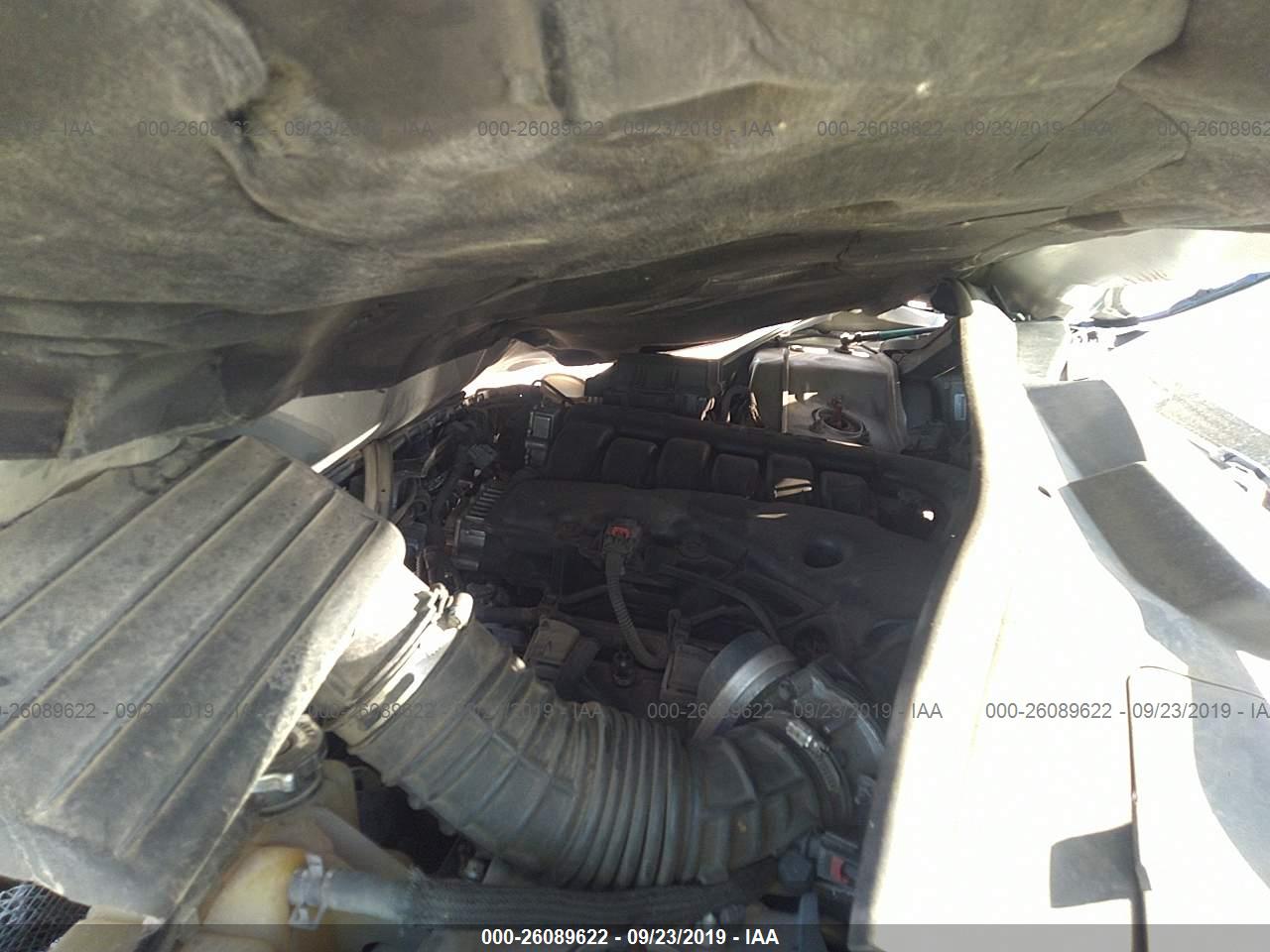 CHRYSLER 300 image 10