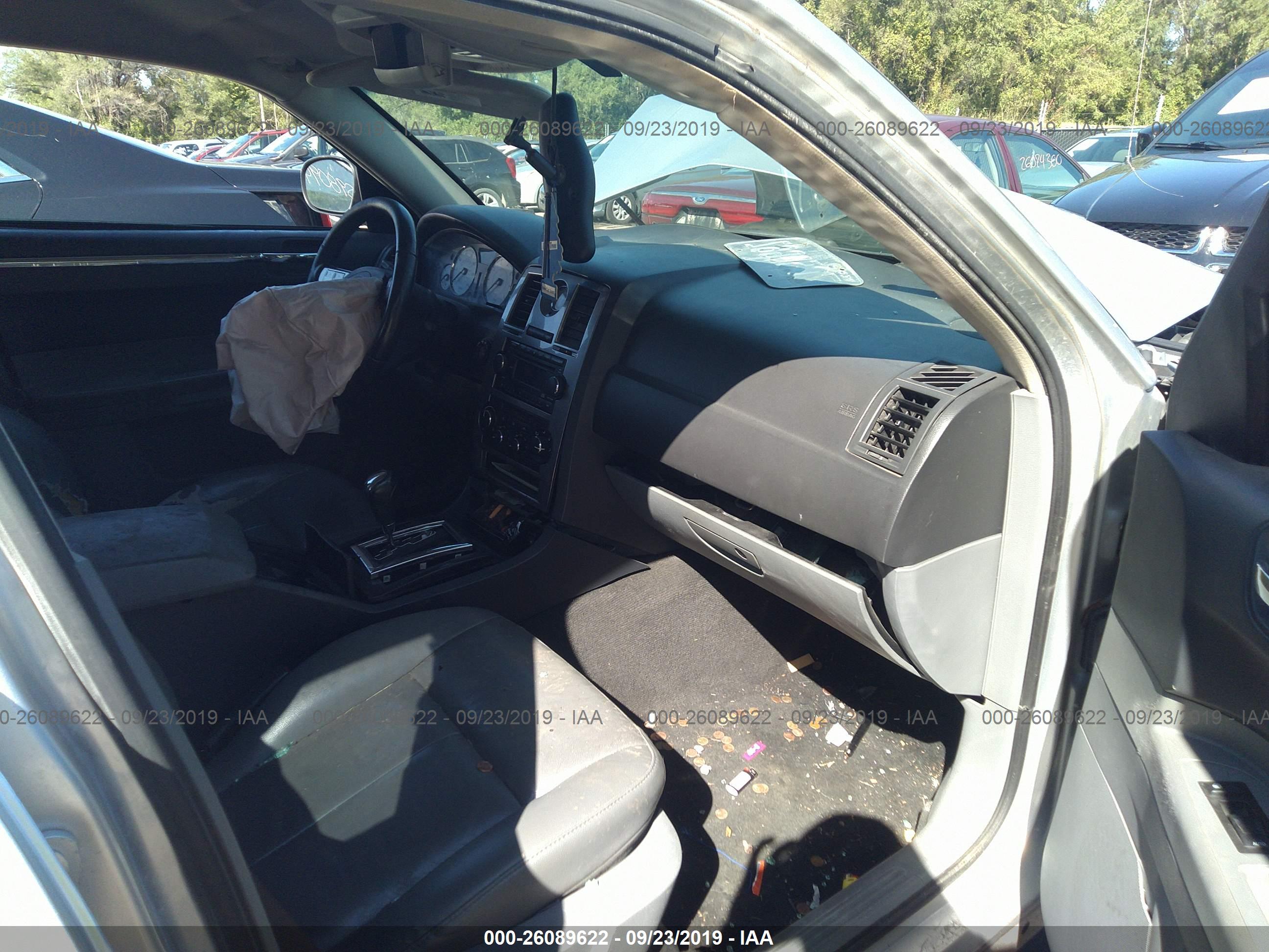 CHRYSLER 300 image 5