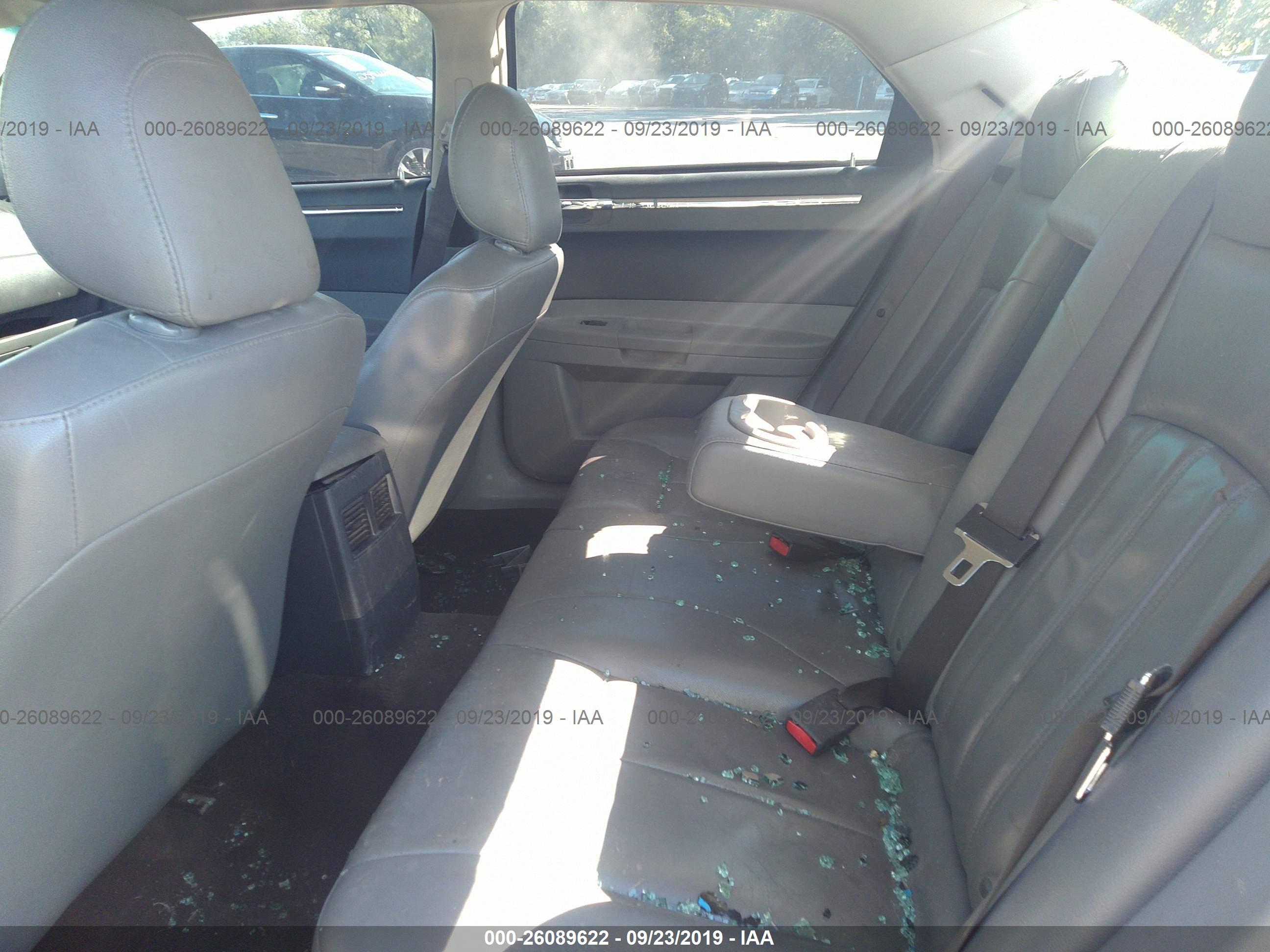 CHRYSLER 300 image 8