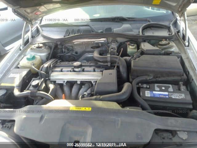 VOLVO V70 image 10