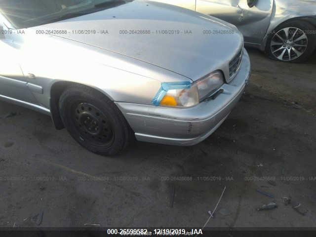 VOLVO V70 image 6