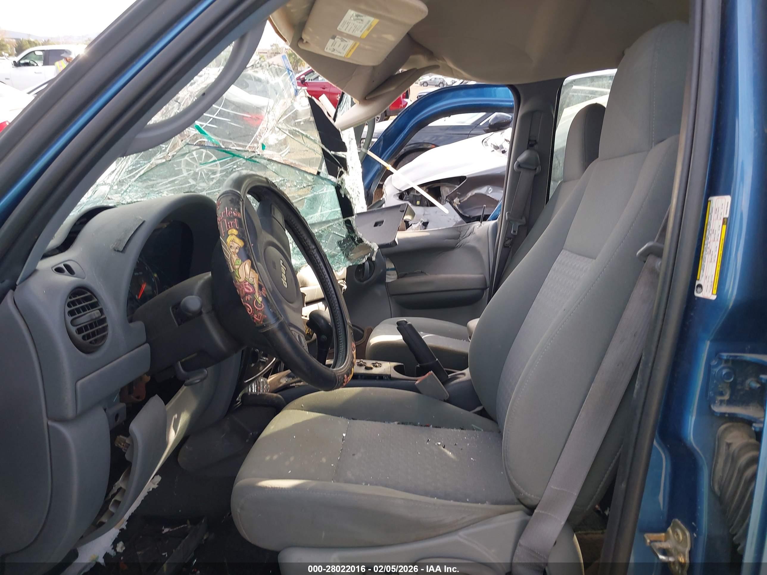 JEEP LIBERTY image 5