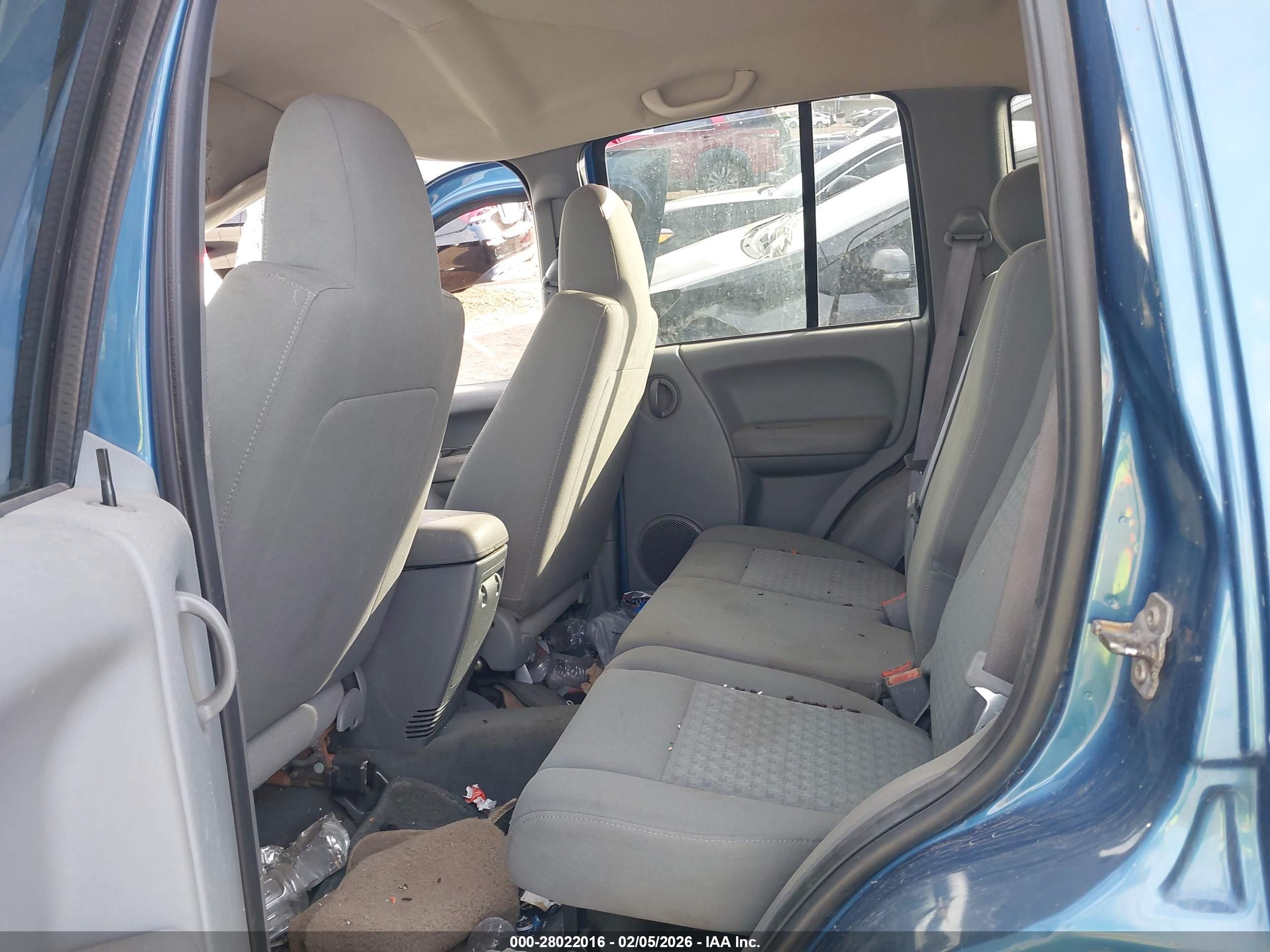 JEEP LIBERTY image 8