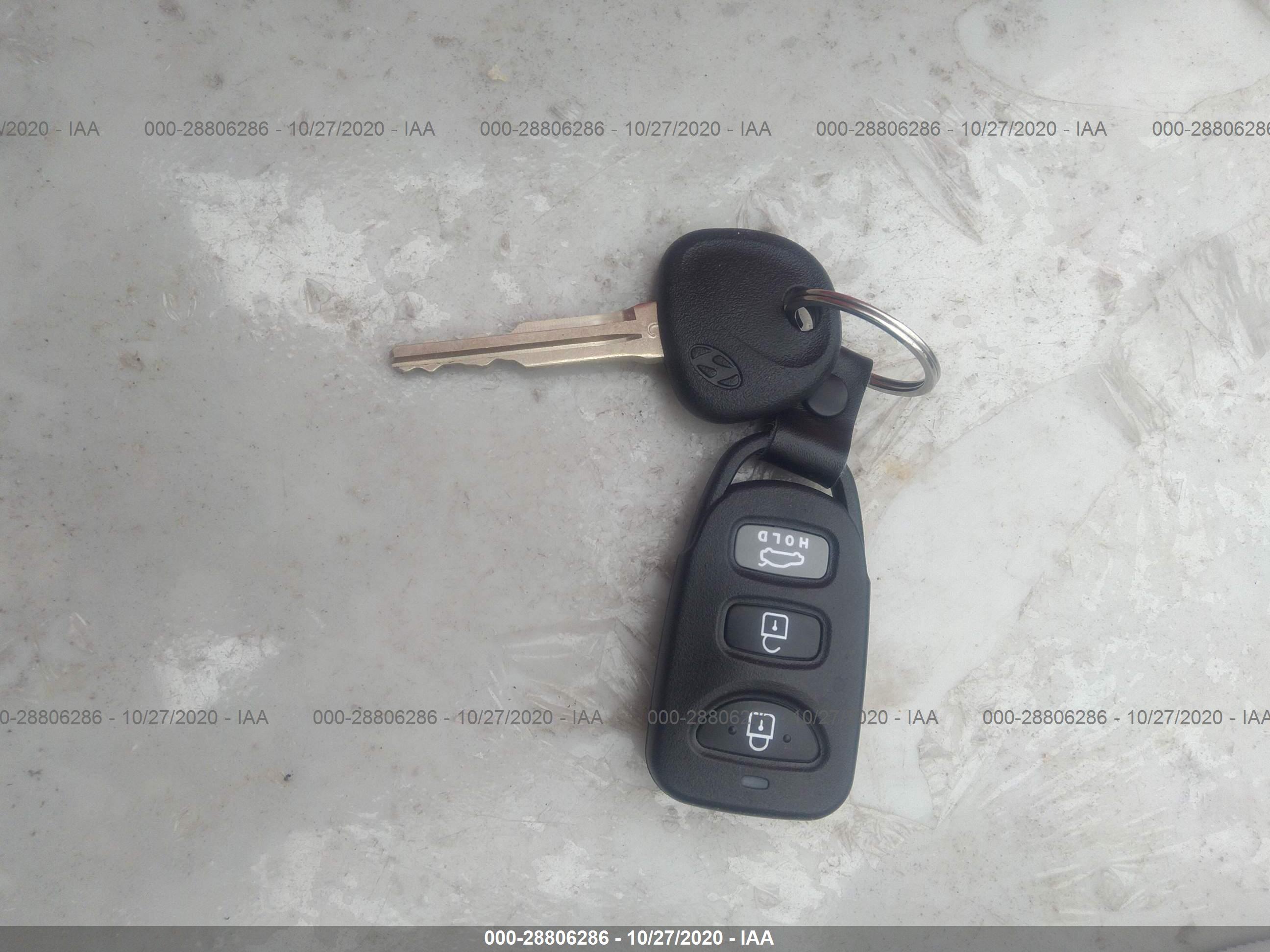 HYUNDAI ELANTRA image 11
