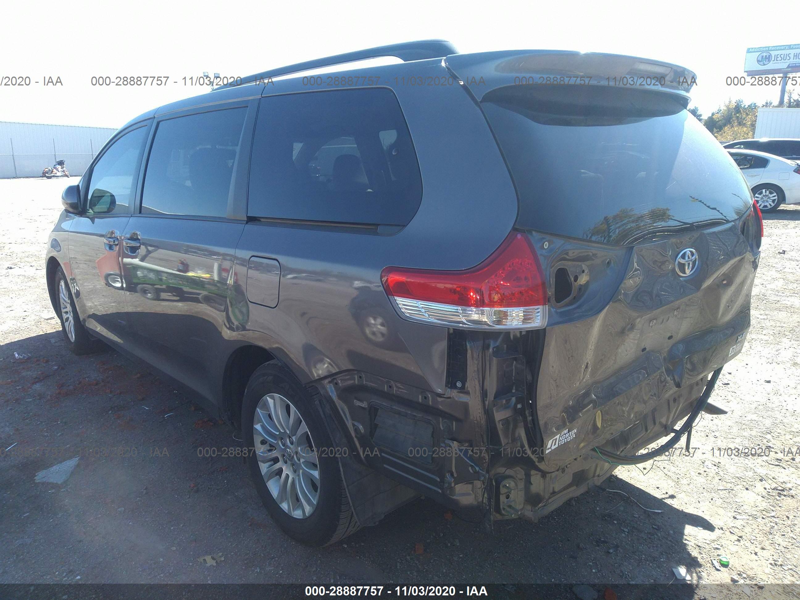 TOYOTA SIENNA image 3
