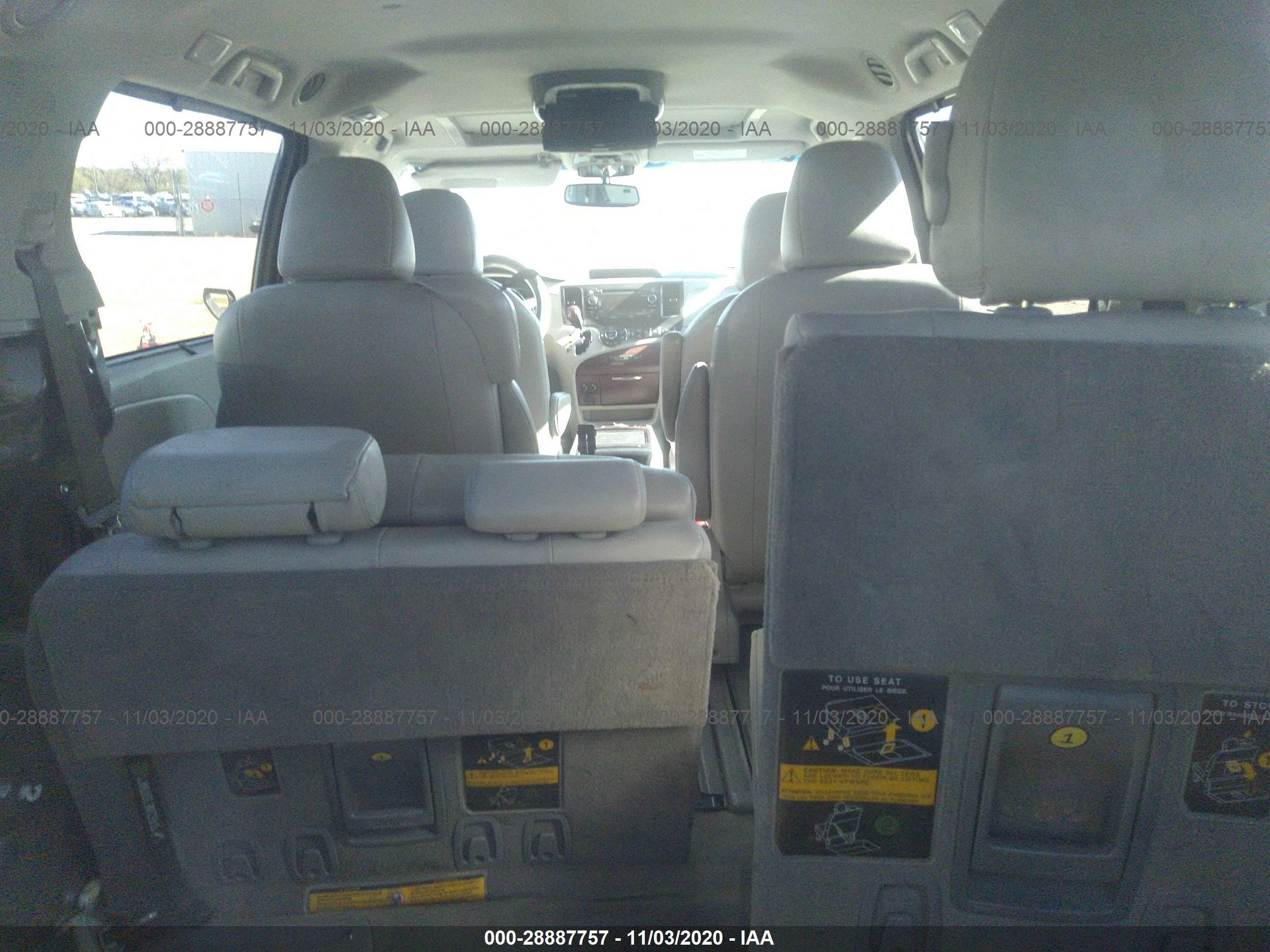 TOYOTA SIENNA image 8