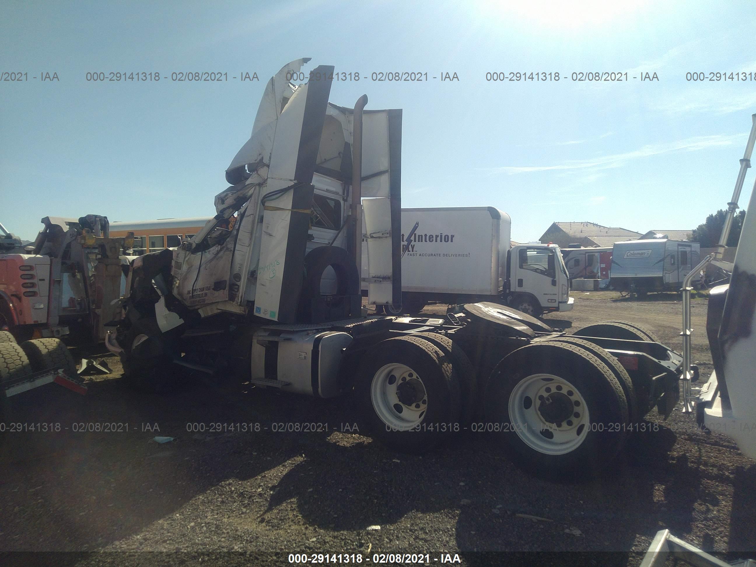 VOLVO VN image 3