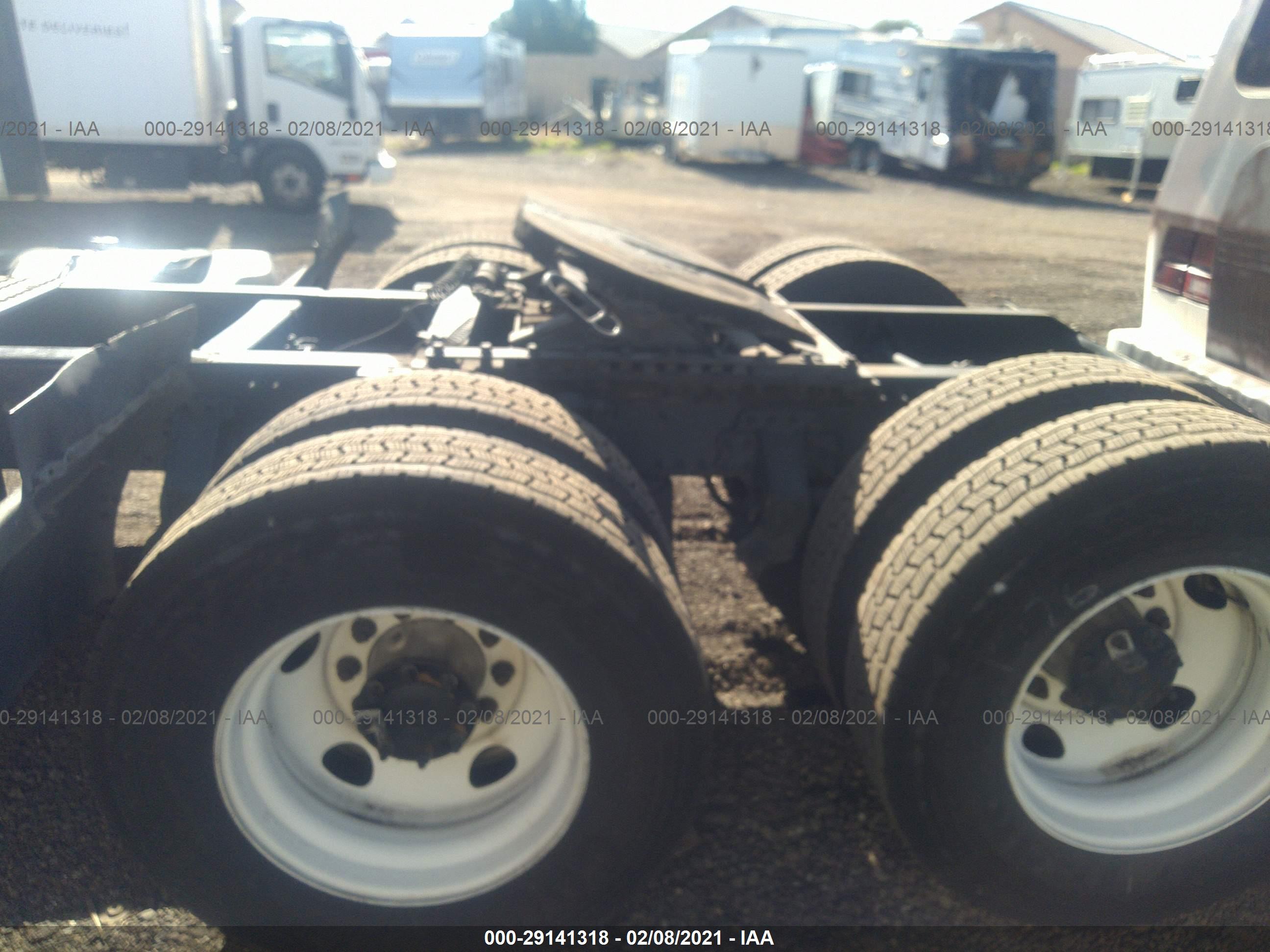 VOLVO VN image 8