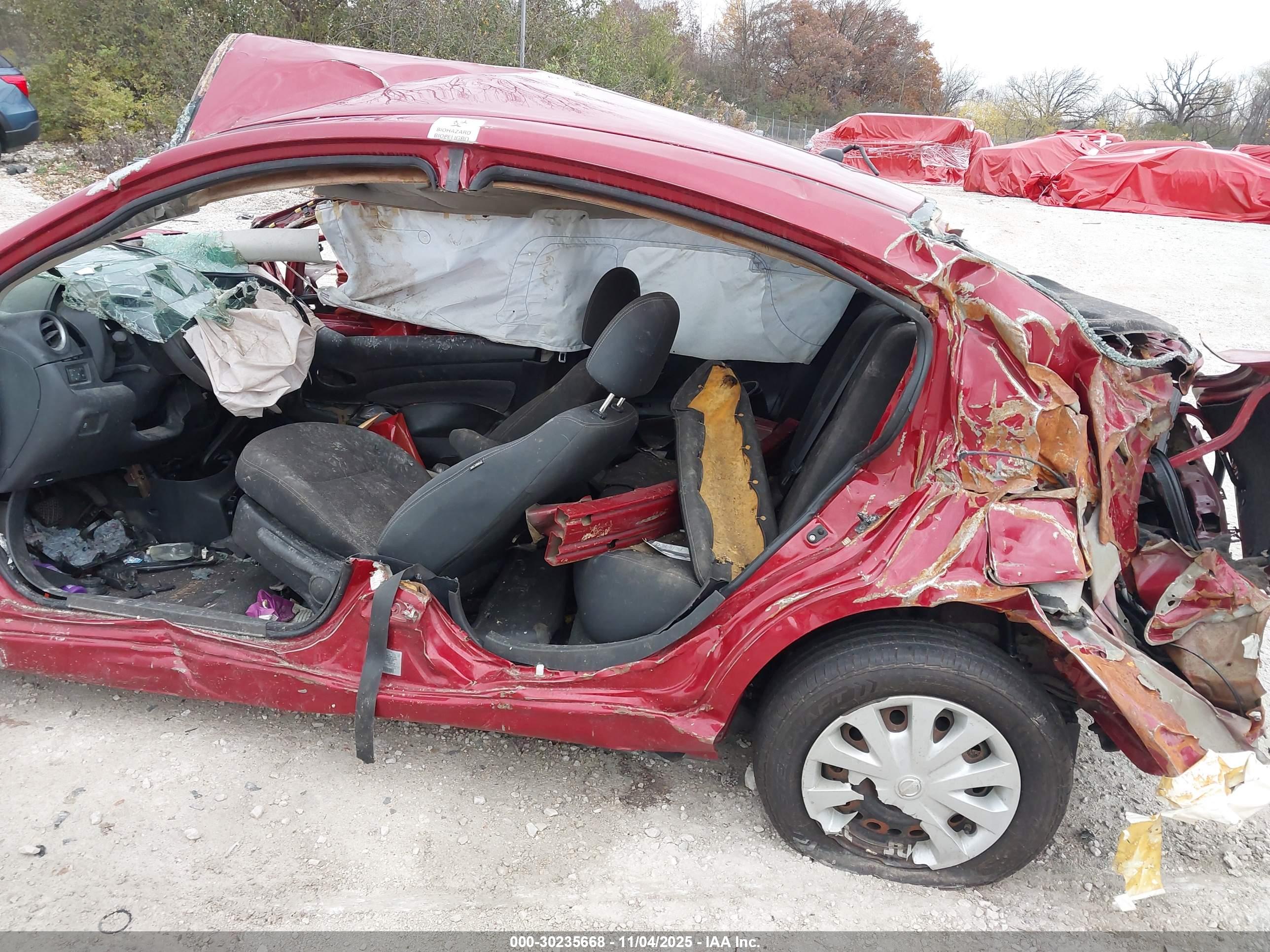 NISSAN VERSA image 6