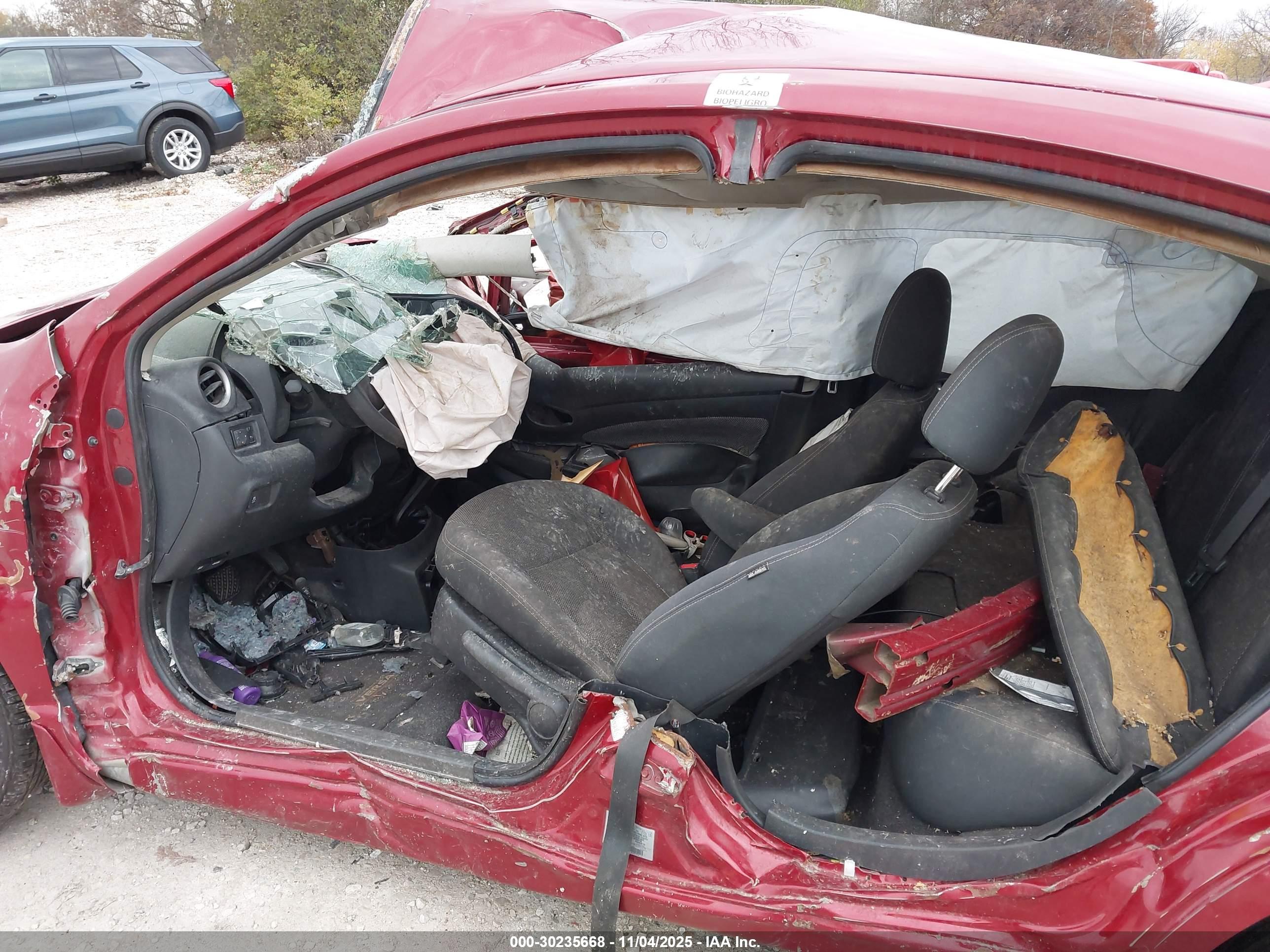 NISSAN VERSA image 8