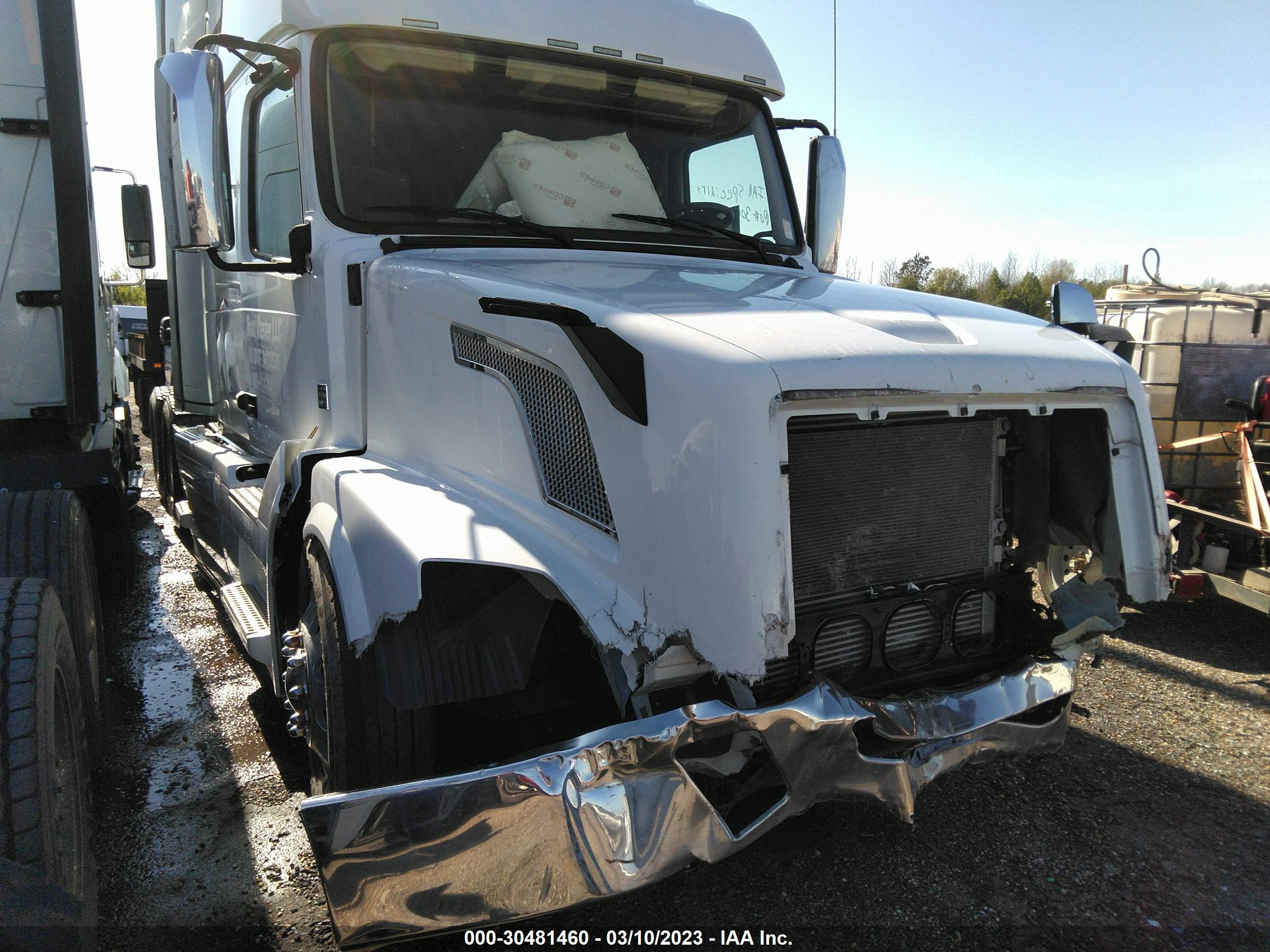 VOLVO VN image 2