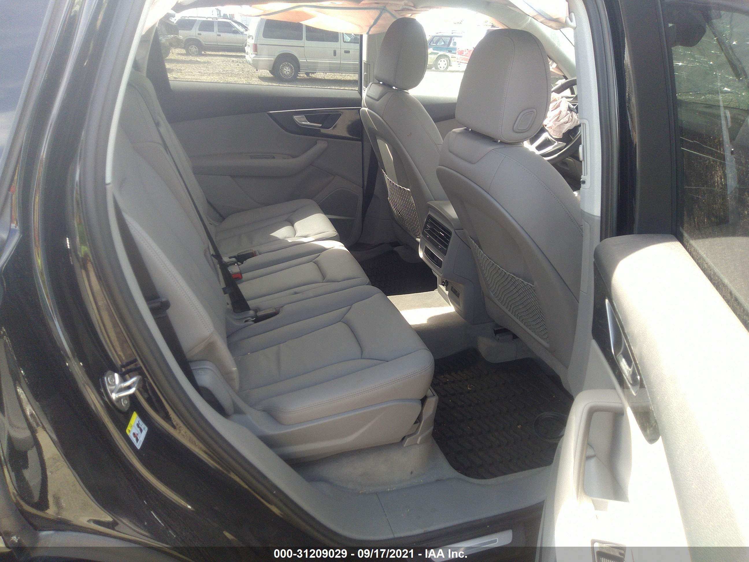 AUDI Q7 image 8