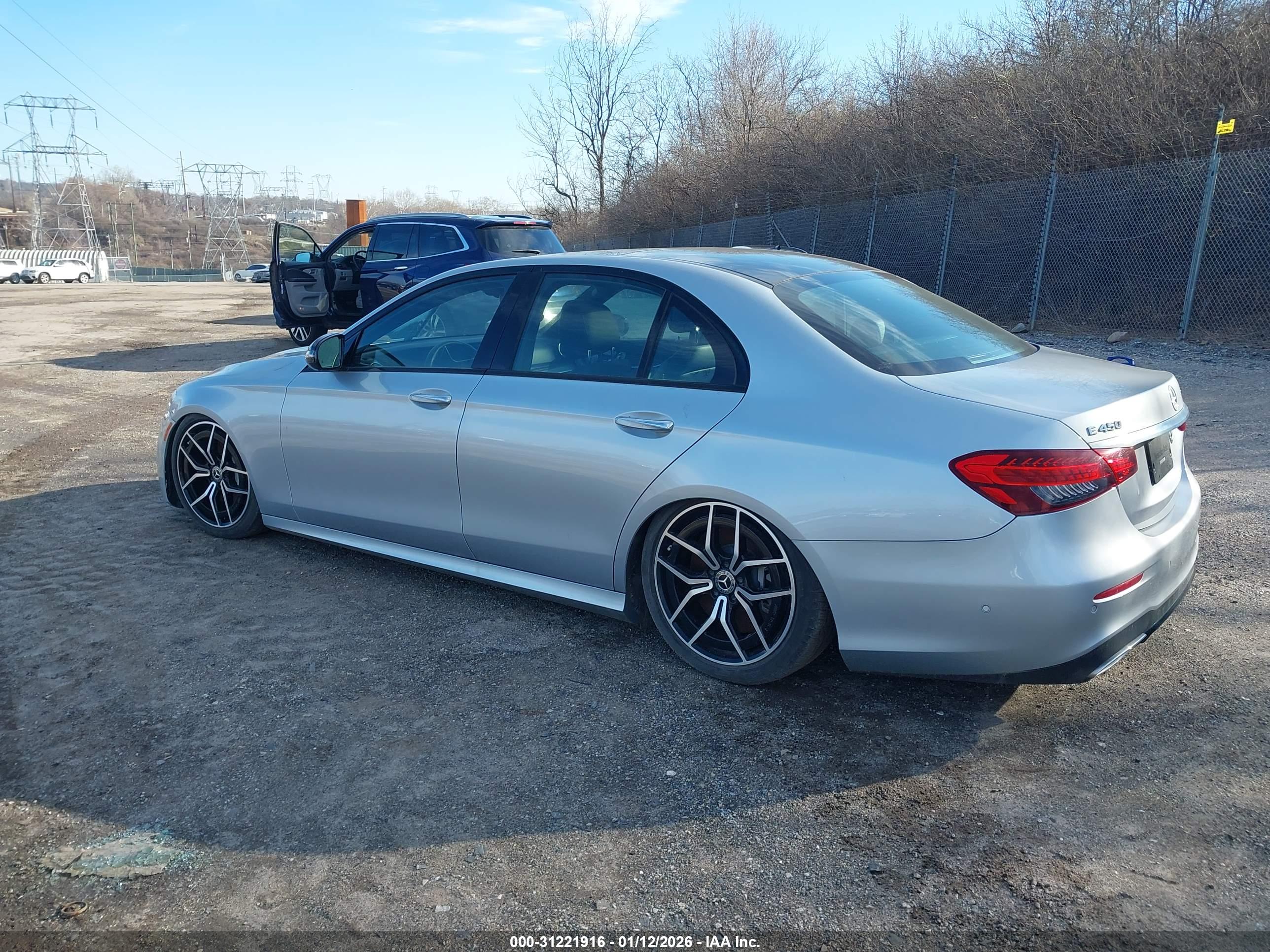 MERCEDES-BENZ E image 3