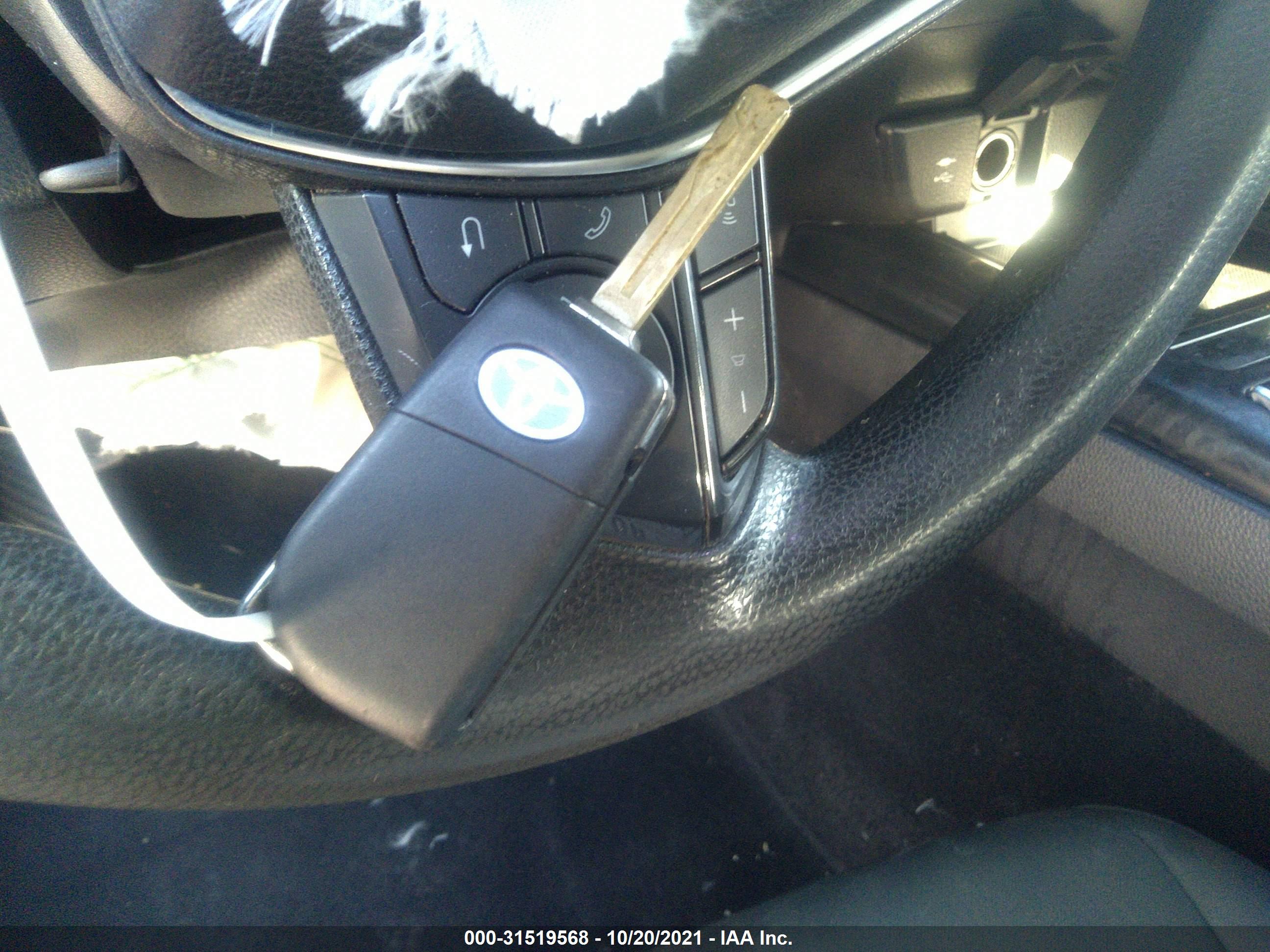 TOYOTA CAMRY image 11