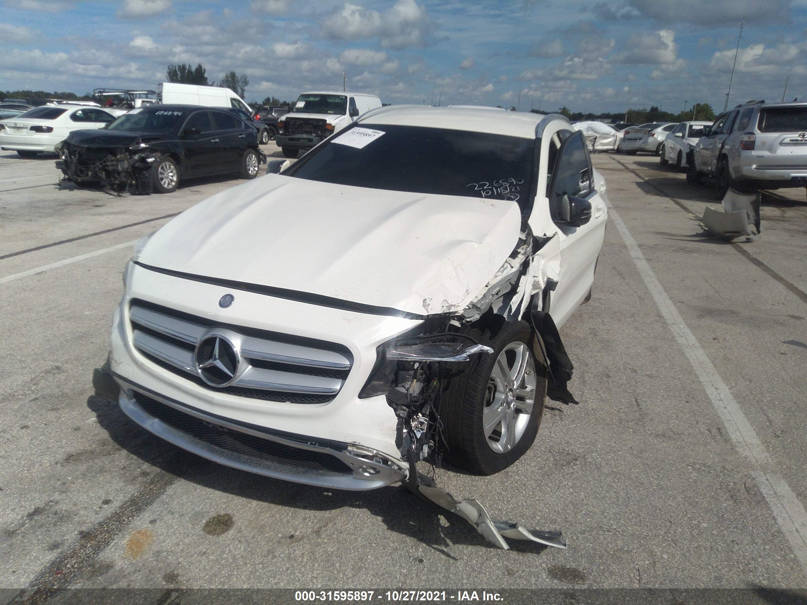 MERCEDES-BENZ GLA image 6