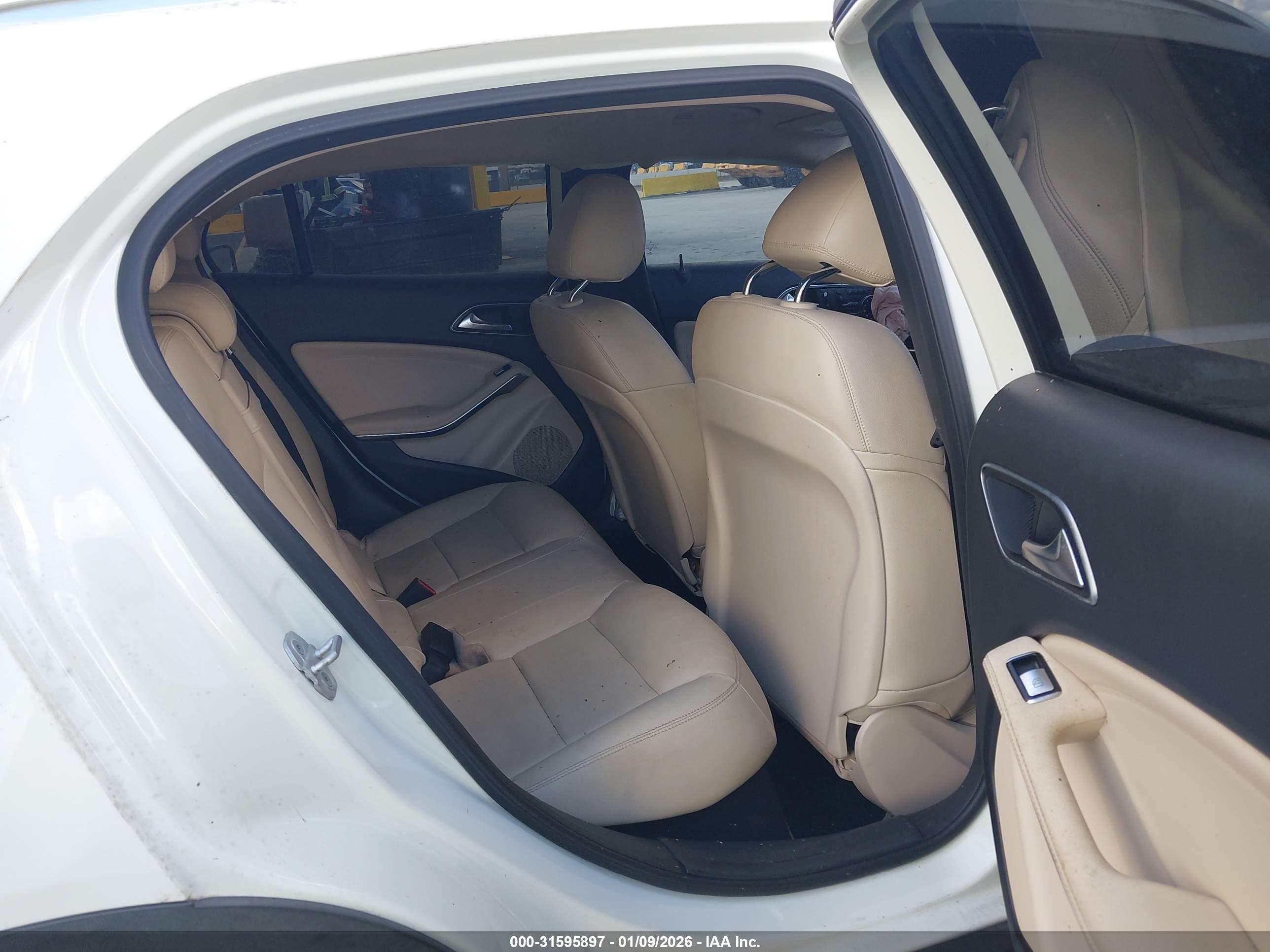MERCEDES-BENZ GLA image 8