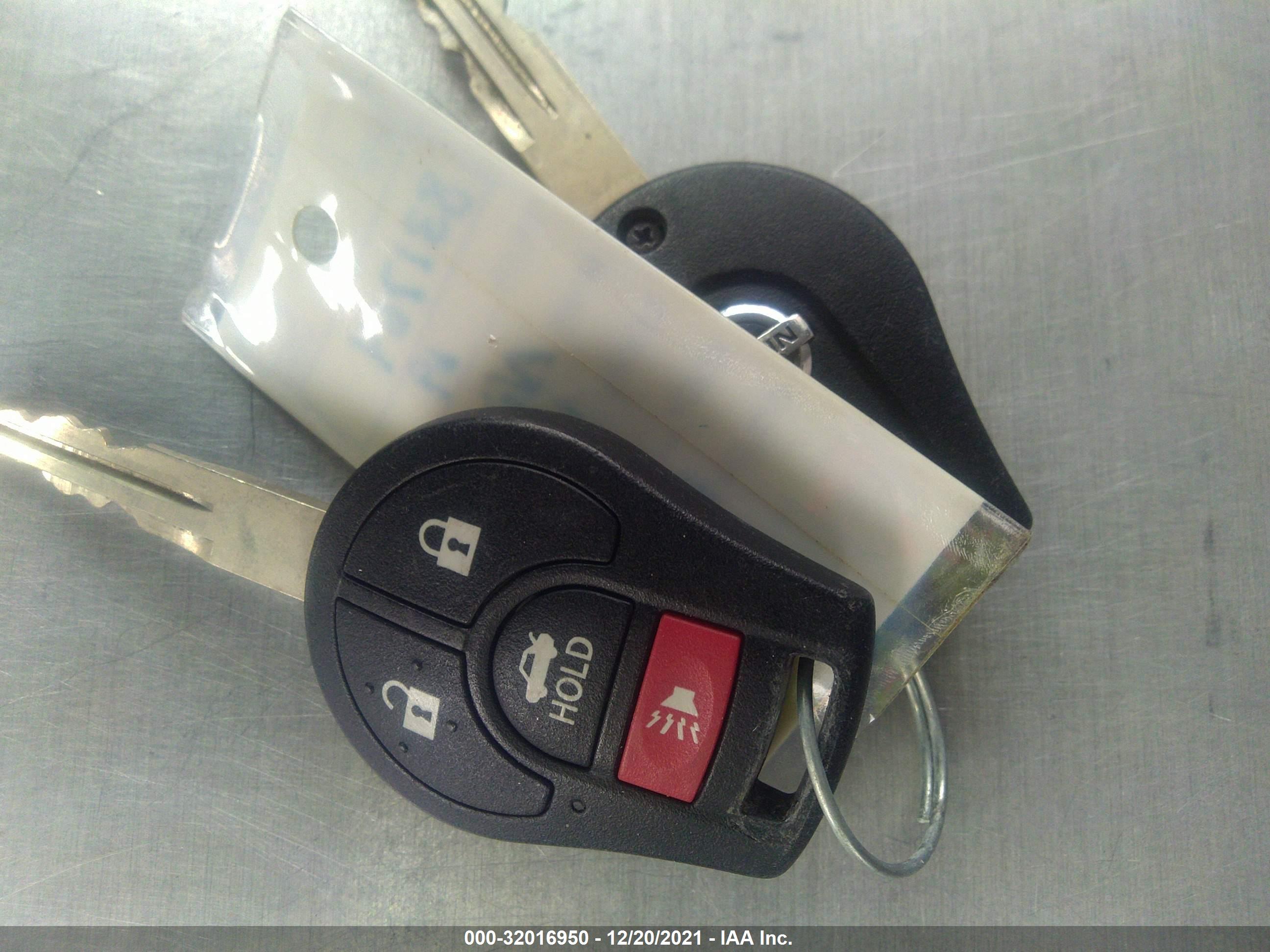 NISSAN VERSA image 11