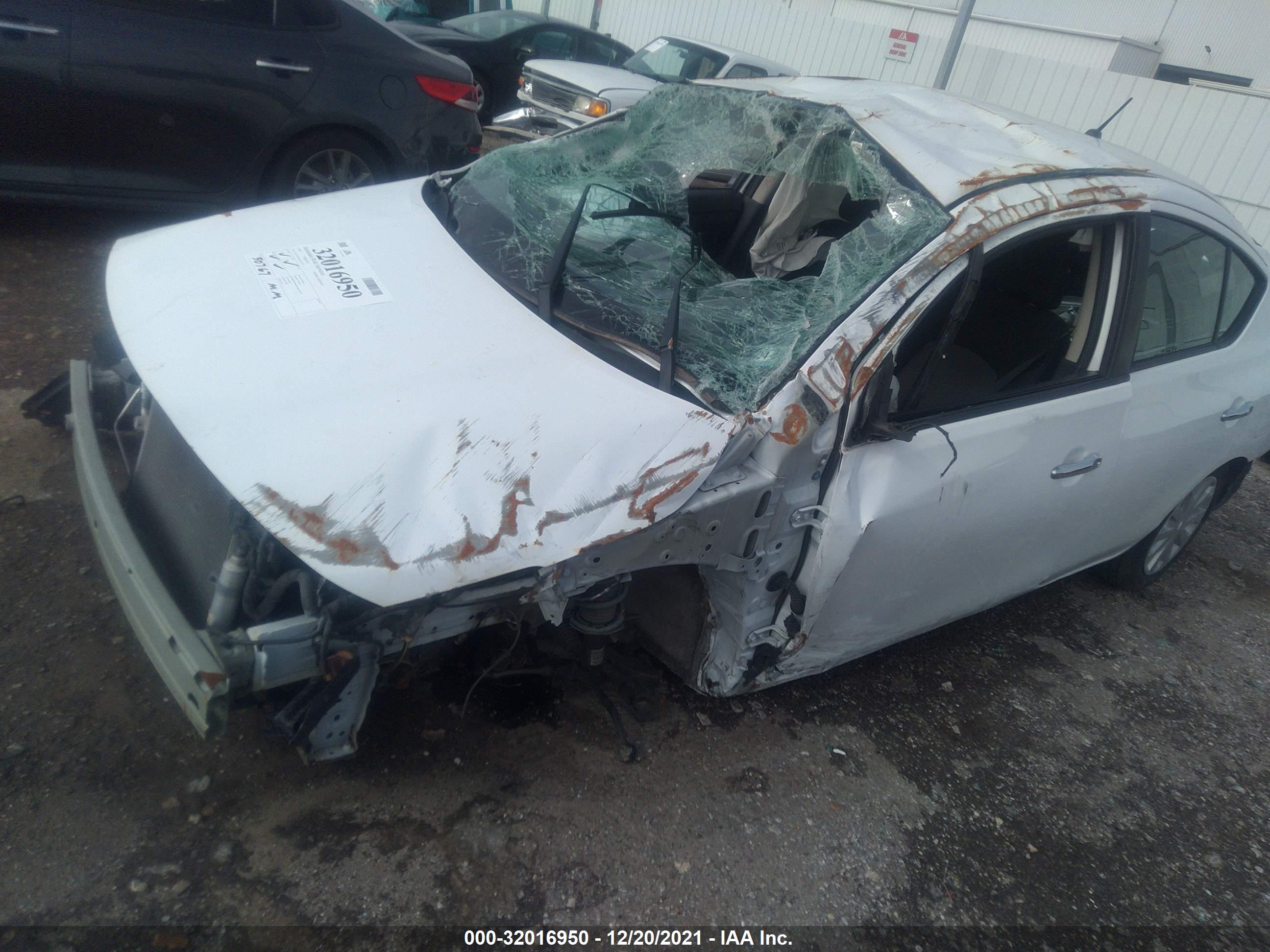 NISSAN VERSA image 6