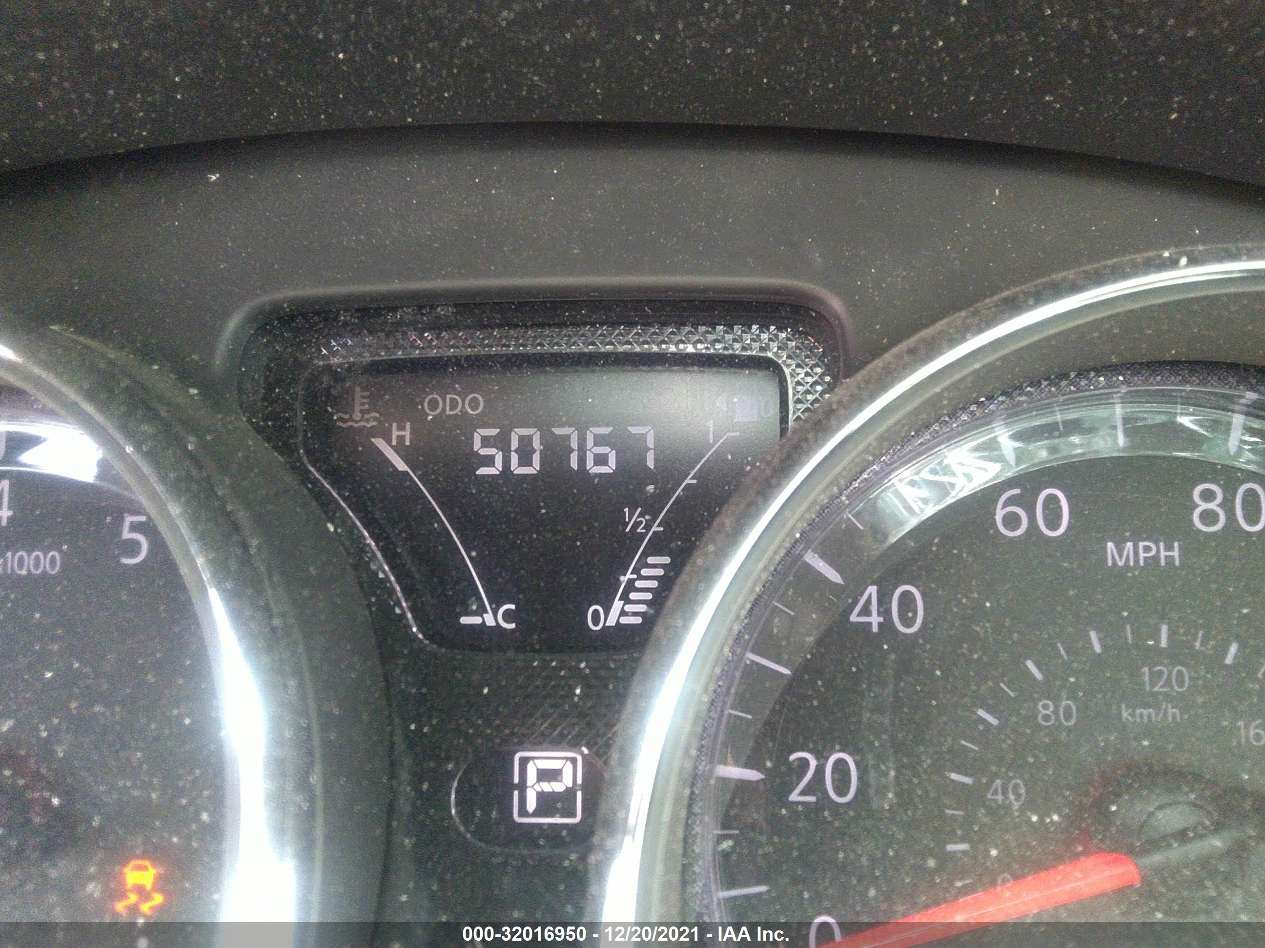 NISSAN VERSA image 7
