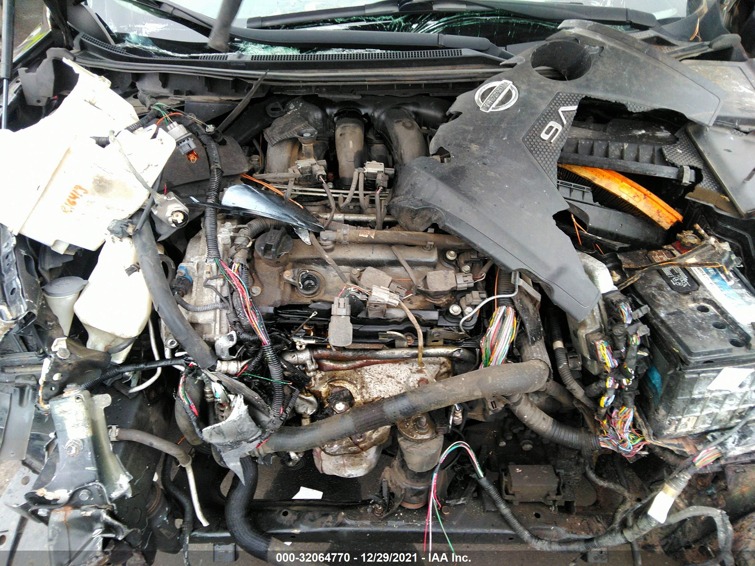 NISSAN MAXIMA image 10