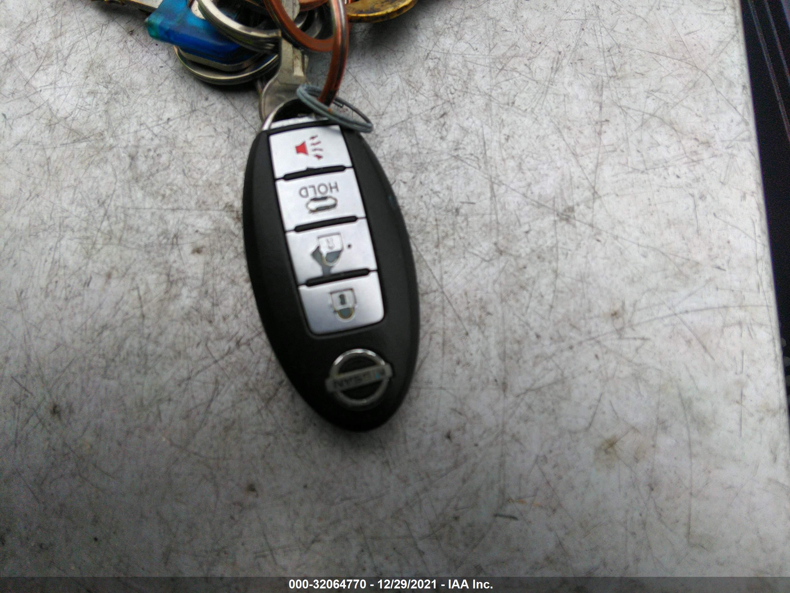 NISSAN MAXIMA image 11