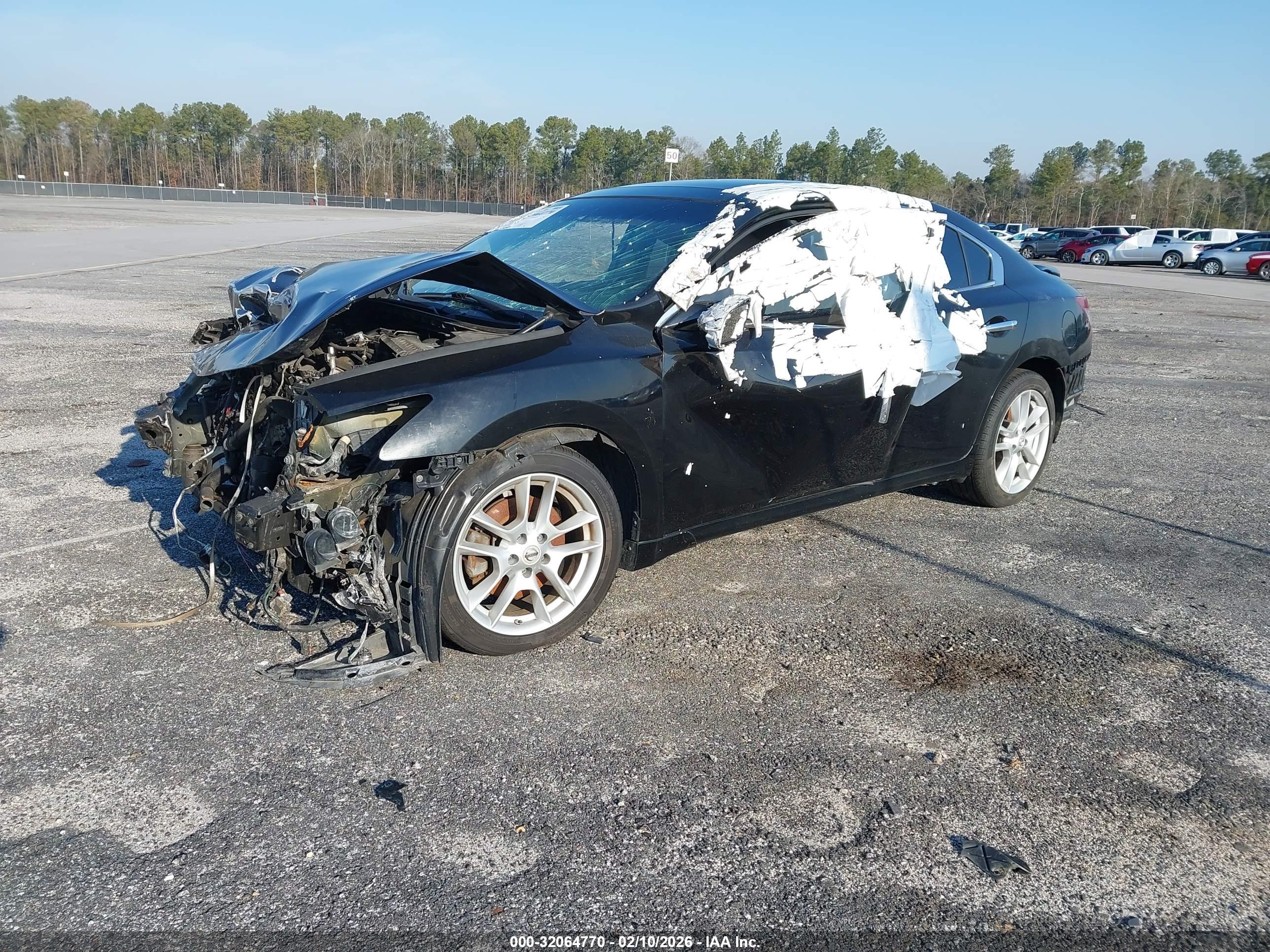 NISSAN MAXIMA image 2