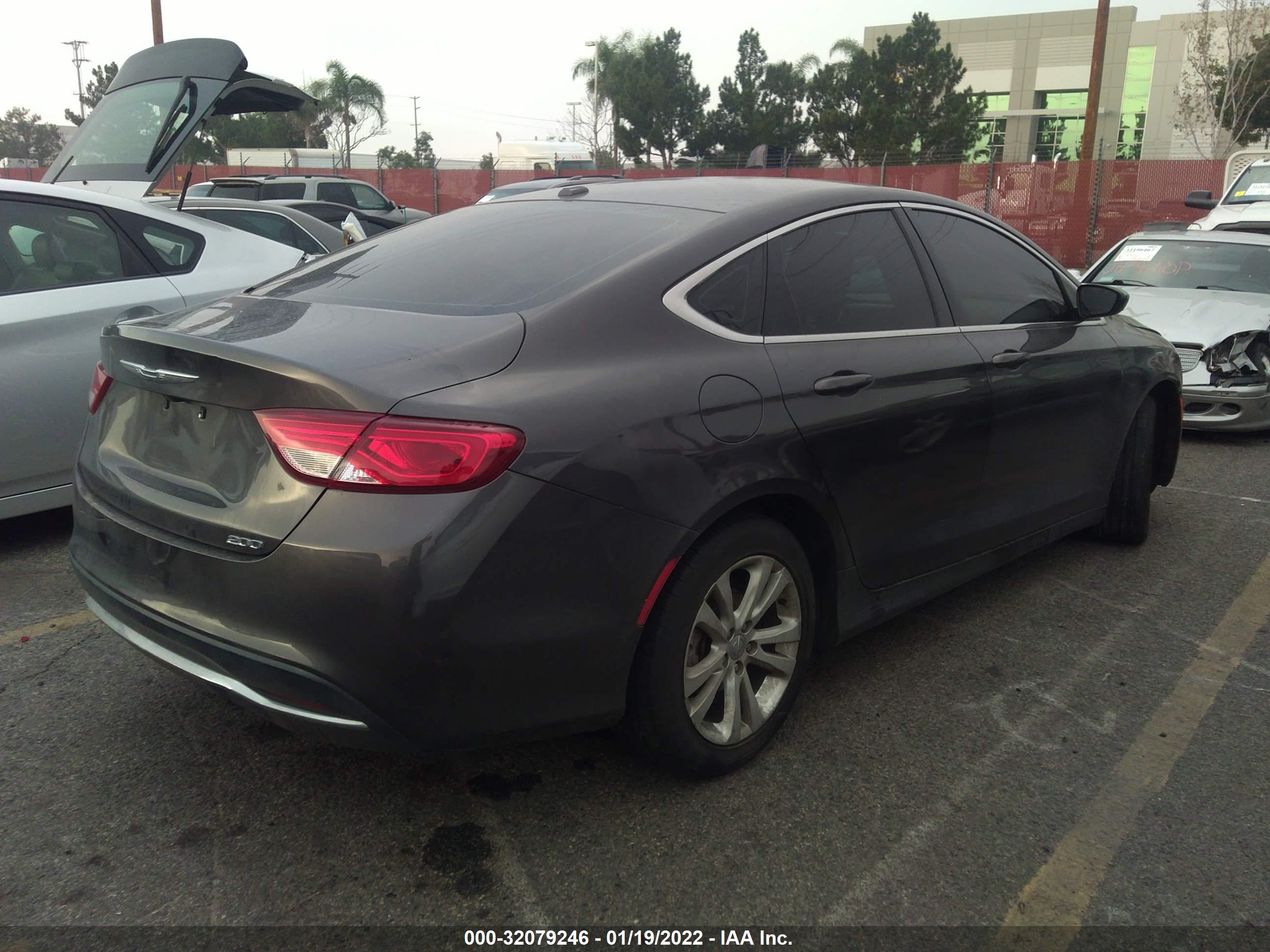 CHRYSLER 200 image 4