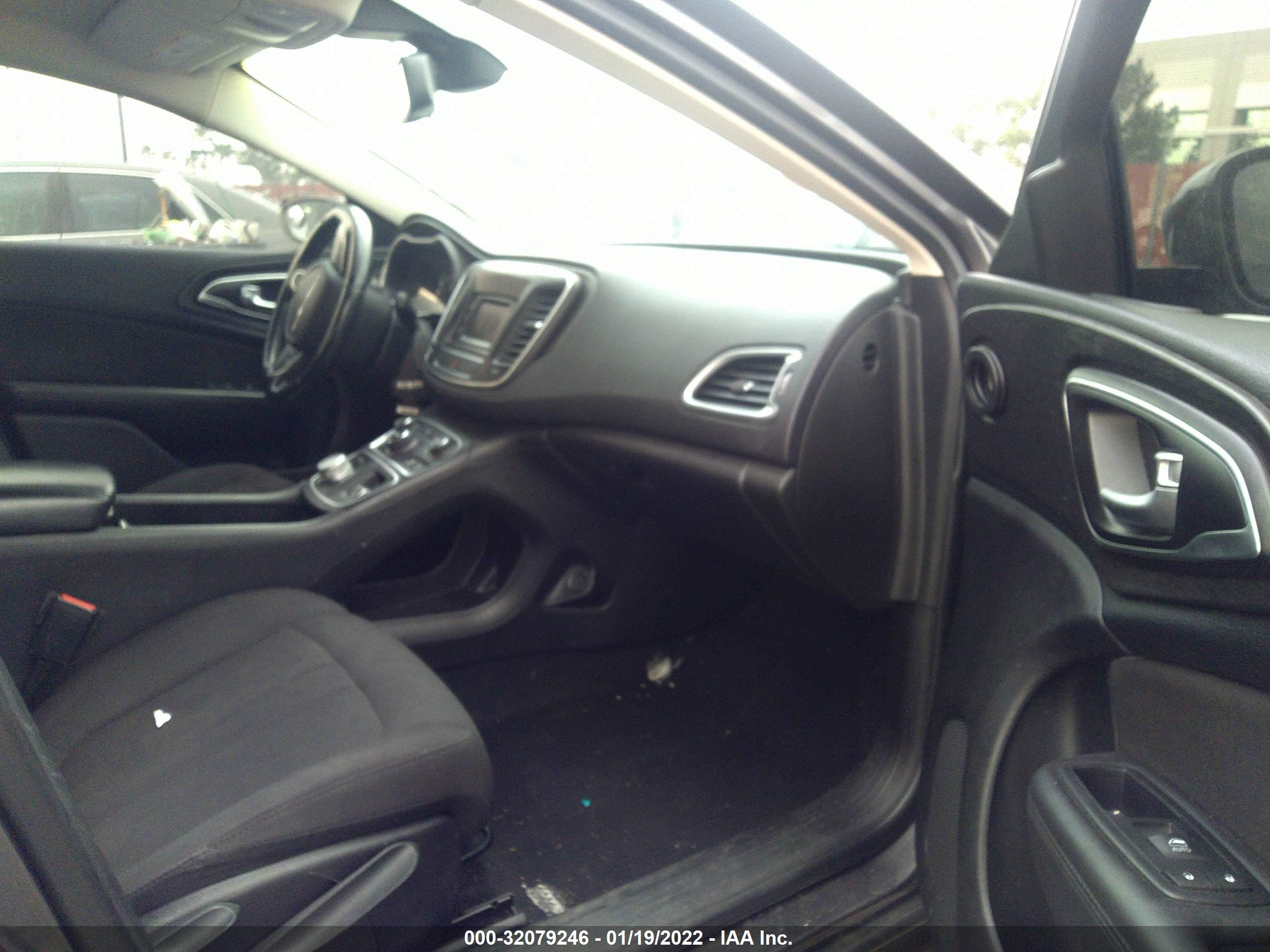 CHRYSLER 200 image 5