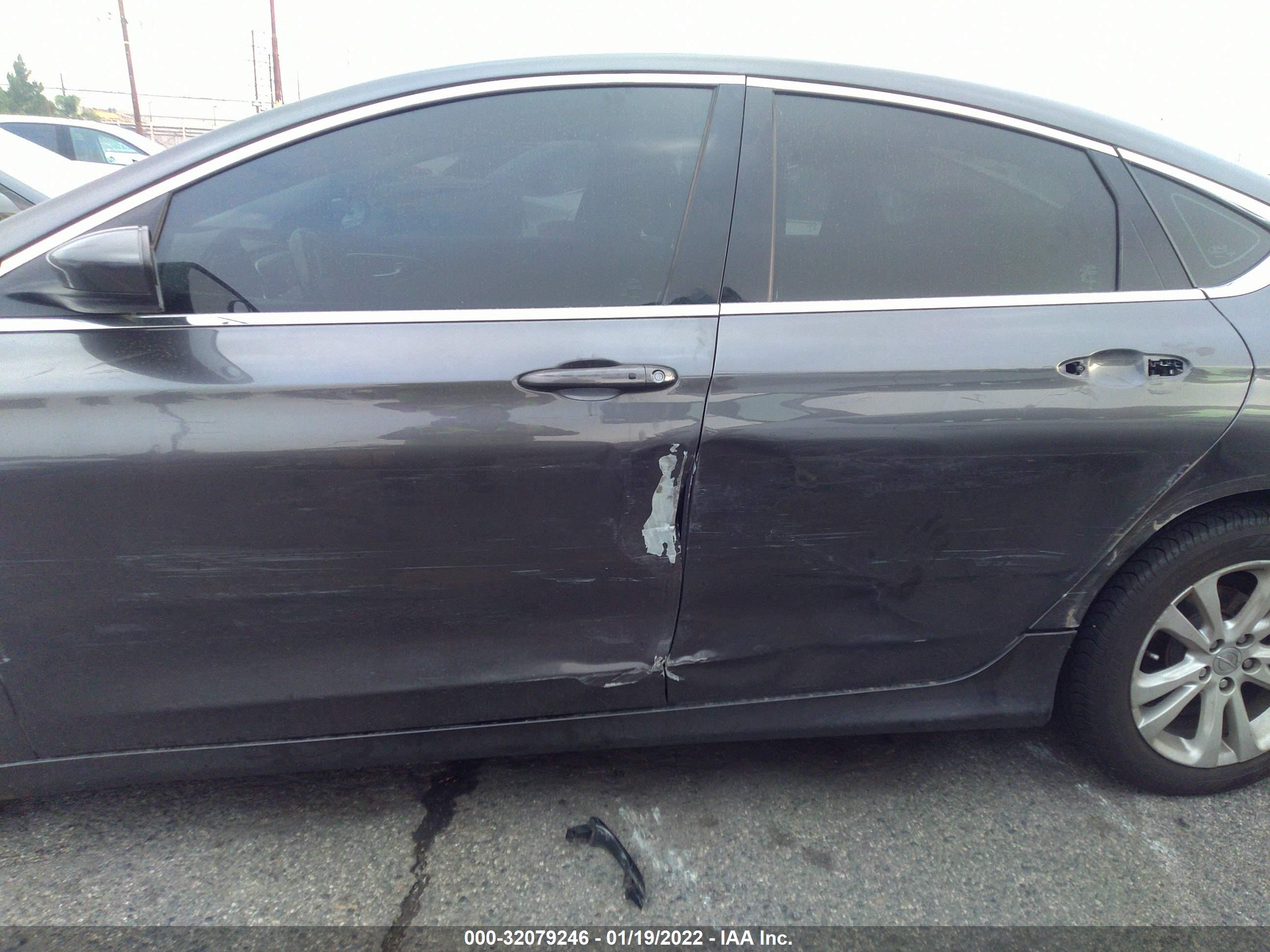 CHRYSLER 200 image 6