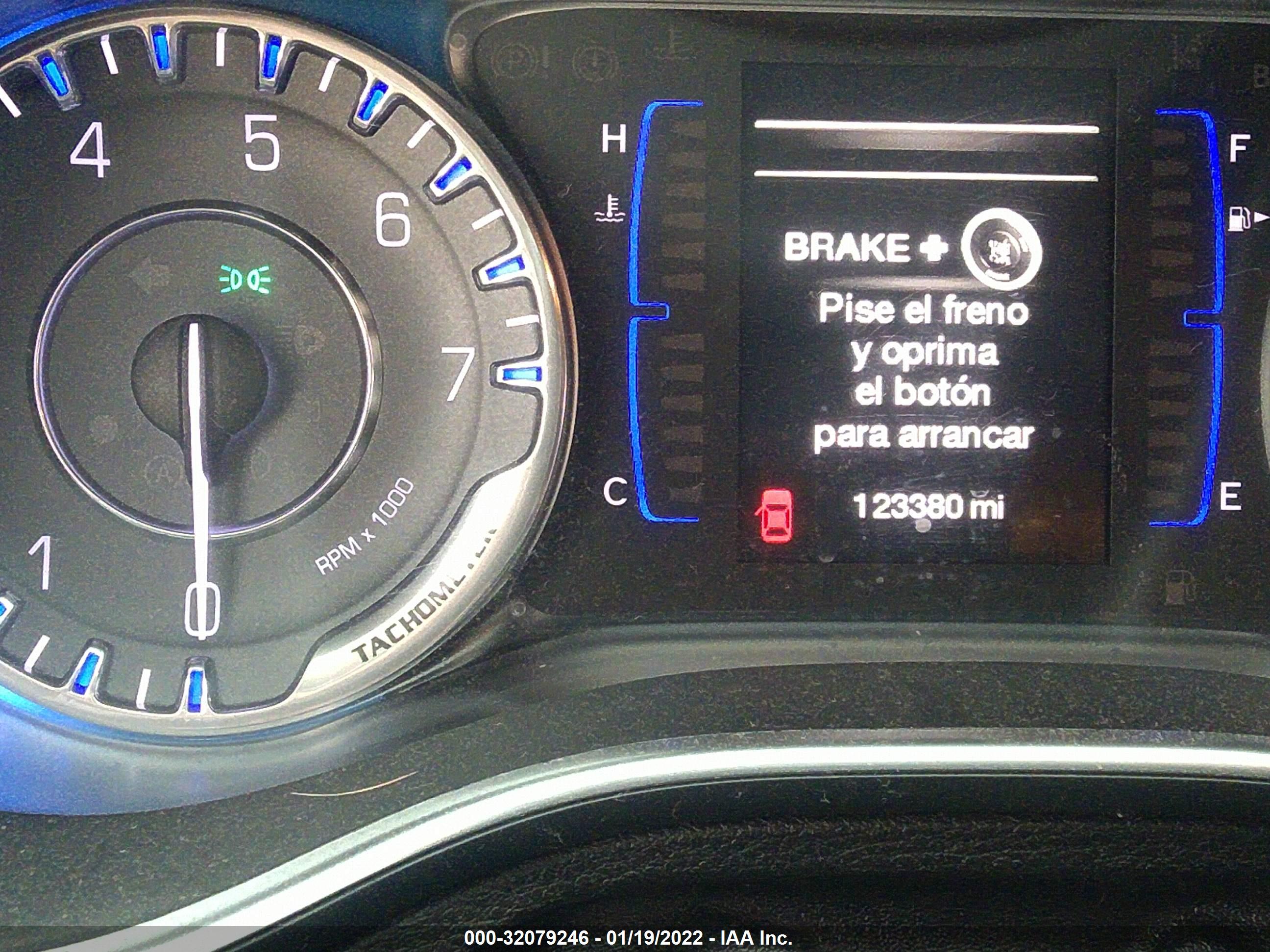 CHRYSLER 200 image 7